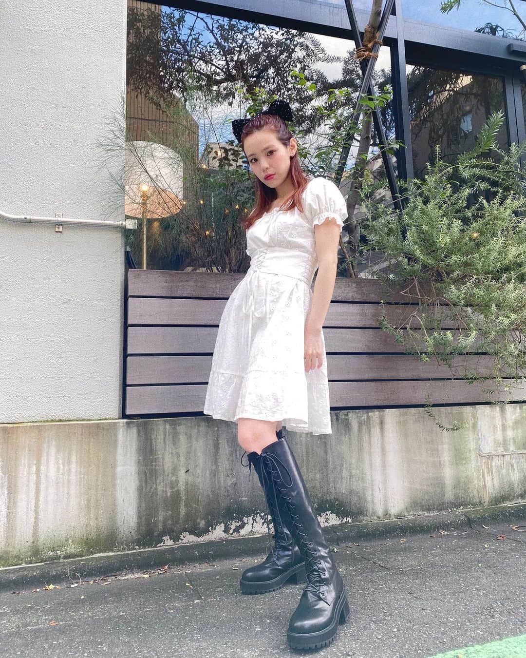 瀬戸あゆみさんのインスタグラム写真 - (瀬戸あゆみInstagram)「Nostalgic Lace Mini Dress🖤  お気に入りのコーディネート。 頭には @casselini_official とのコラボリボン🎗 #ayumi_outfit  #dearsisterhood  #casselini」8月6日 12時51分 - setoayumi