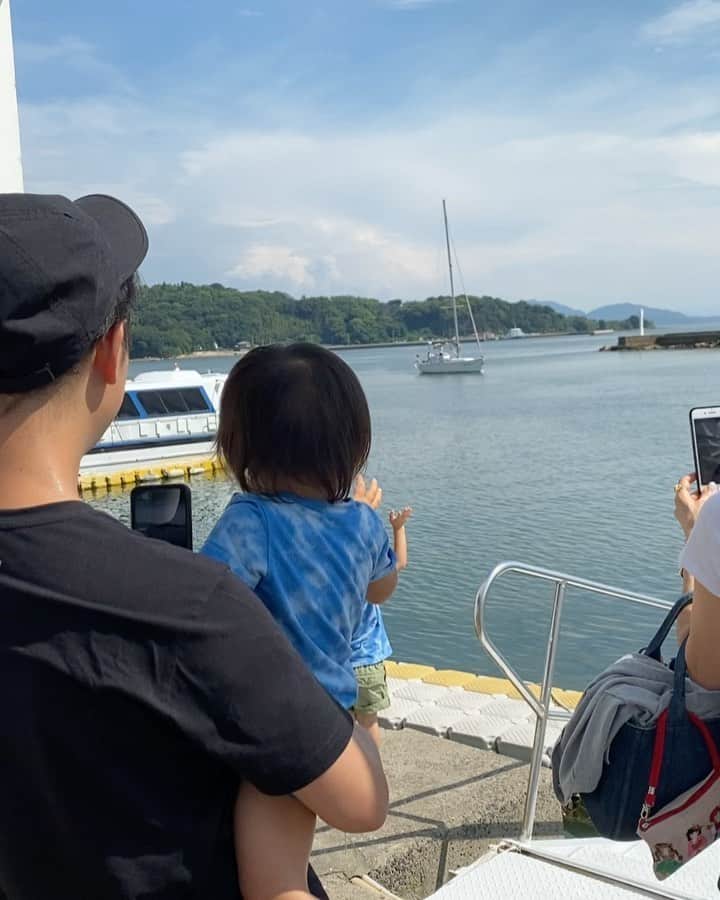 平山美香のインスタグラム：「daddy BD trip ❤️その2 今年のクルージングは、岡山の牛窓⛵️息子達が大好きなイトコと合流⛵️ ヨットも好きみたいで、張り切ってました⛵️プールで遊んでBBQして、長男は上手にBD song歌ってくれました❤️ 美味しいフルーツも買えて、良い旅になりました🌴 #bdtrip #家族旅行 #クルージング #ヨット　#12回目の誕生日」