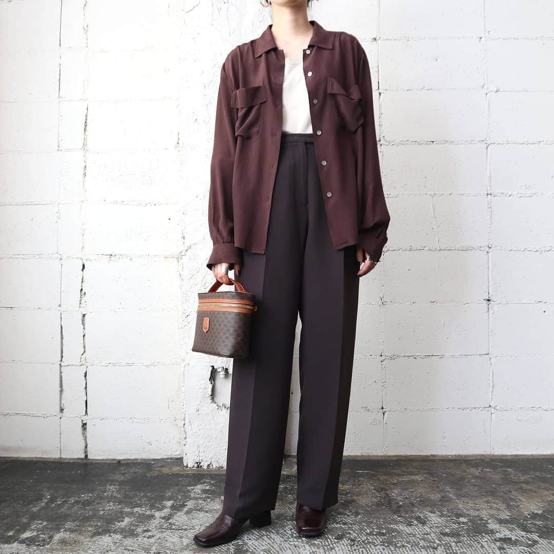 吉祥寺 古着屋 Orfeoのインスタグラム：「2020/8/6  #orfeo #kichijoji #tokyo #vintage #used #fashion #coordinate #outfit #celine  ONLINE SHOPでは8/9まで8周年記念SALEを開催中 全品30%OFFのお得なこの機会にぜひご利用くださいませ  お問い合わせはインスタグラムのプロフィール掲載のメールアドレスにお願いいたします。コメント、DMでのお問い合わせは受け付けておりませんのでご了承ください。 新型コロナウィルス感染拡大防止策を徹底した上で営業をしております。マスクの着用、入店時にアルコールでの消毒をお願いいたします。」