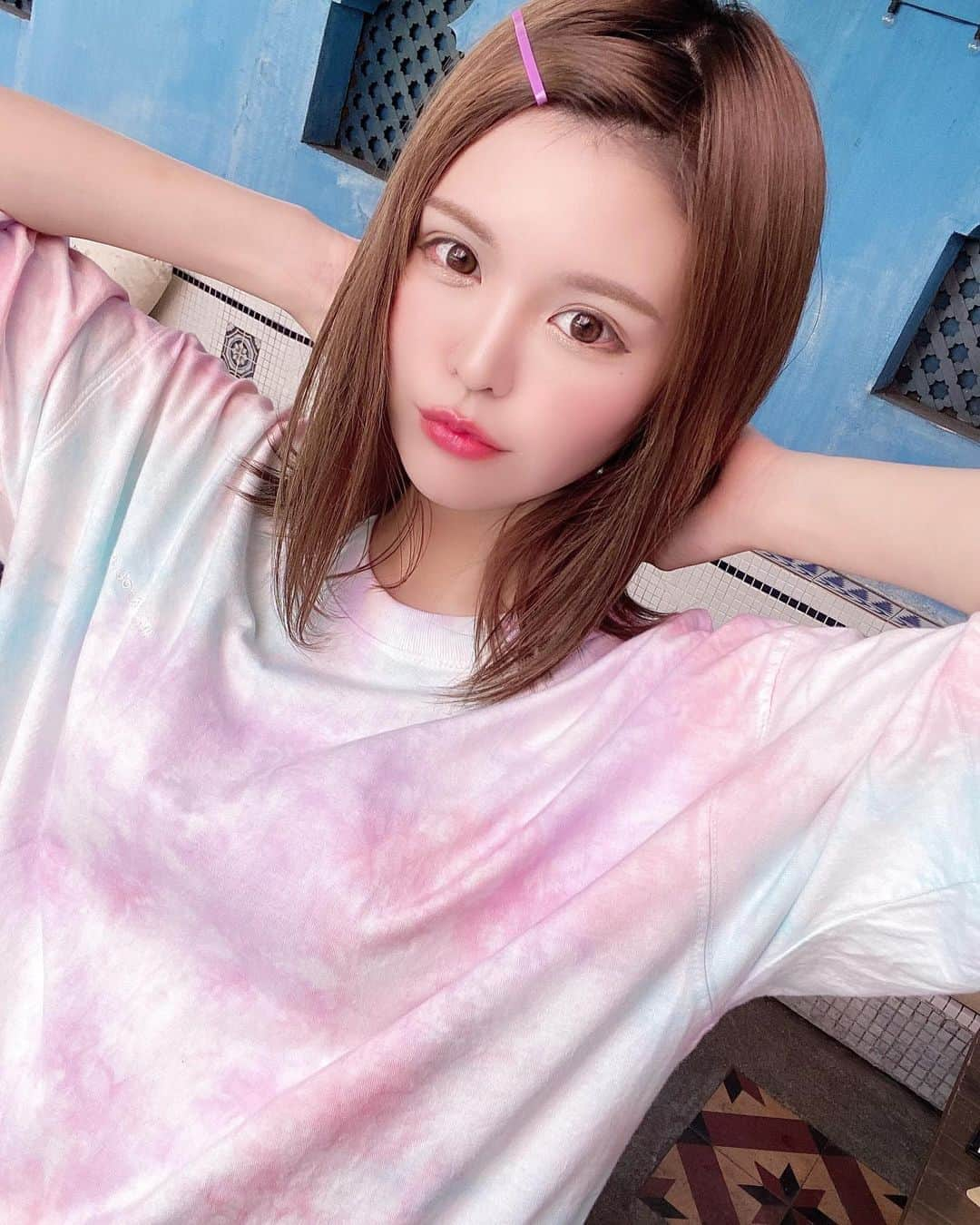 ななぴさんのインスタグラム写真 - (ななぴInstagram)「新しくタイダイTシャツ買ったの！ めちゃくちゃ可愛いこの色合い大好きすぎる…！！🦄💕🌞 FES感でてる…🎧  チャリも新しくなってルンルンだよお(*´∪`) 今回はマットブラックにしたの！ これからよろしくねマイチャリ🥺🚲  最近暑いから水分補給たくさんして過ごしましょう🍹🏖  #タイダイtシャツ  #タイダイ　#Tシャツ　#おでこだし　#カフェ　#cafe #bohemiacafe #カフェボヘミア　#クロスバイク」8月6日 13時34分 - __nanapgram__