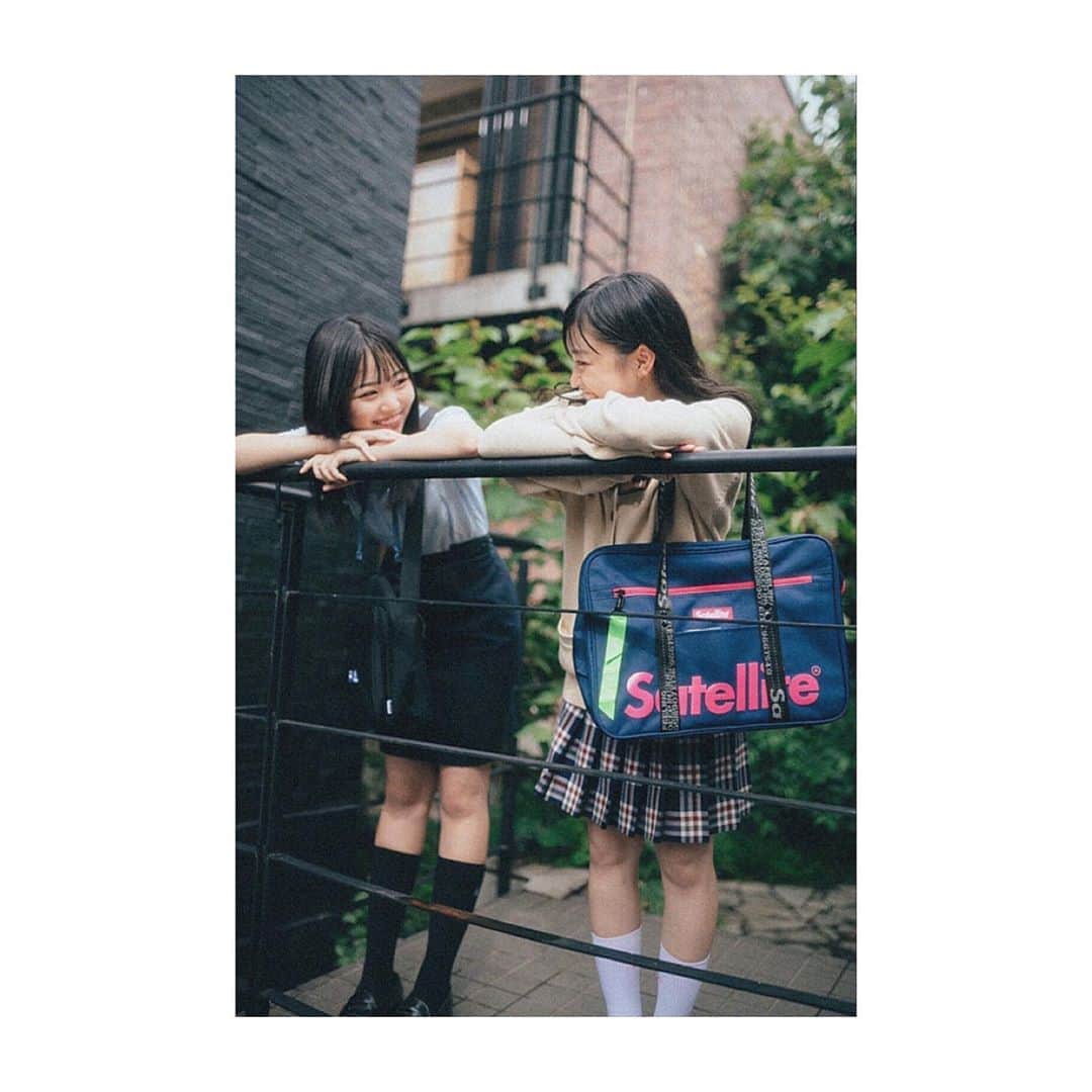 こあ（ゆずこあ）のインスタグラム：「・ 先日カンコー委員会3期生の皆で座談会をしてきました〜❕❕ ・ あ❕コロナ対策はバッチリだから 安心してね❕😌 ・ ・ カンコー委員会ではお洋服の撮影だけじゃなく、制服も皆で話し合いながら作ったりするの❕ そこでスラックスっていうパンツスタイルの制服もどぉかな❔🤔っていう話をしてたんだけど皆はどう思う？ スカートだけじゃなくてパンツスタイルもあれば制服の幅も広がると思うんだ❕🥺 ・ ・ こういう制服着てみたいとか、女の子もパンツスタイルの制服ありだと思う❕とかあったらコメントで 教えてくれると嬉しいです❕ ・ ・ 皆の意見も参考にカンコー委員会で頑張っていくので 是非応援よろしくお願いします。❕🙇🏼‍♀️ ・ ・ #カンコー委員会#カンコー委員会3期生#カンコーショップ原宿 #制服#制服コーデ#なんちゃって制服」