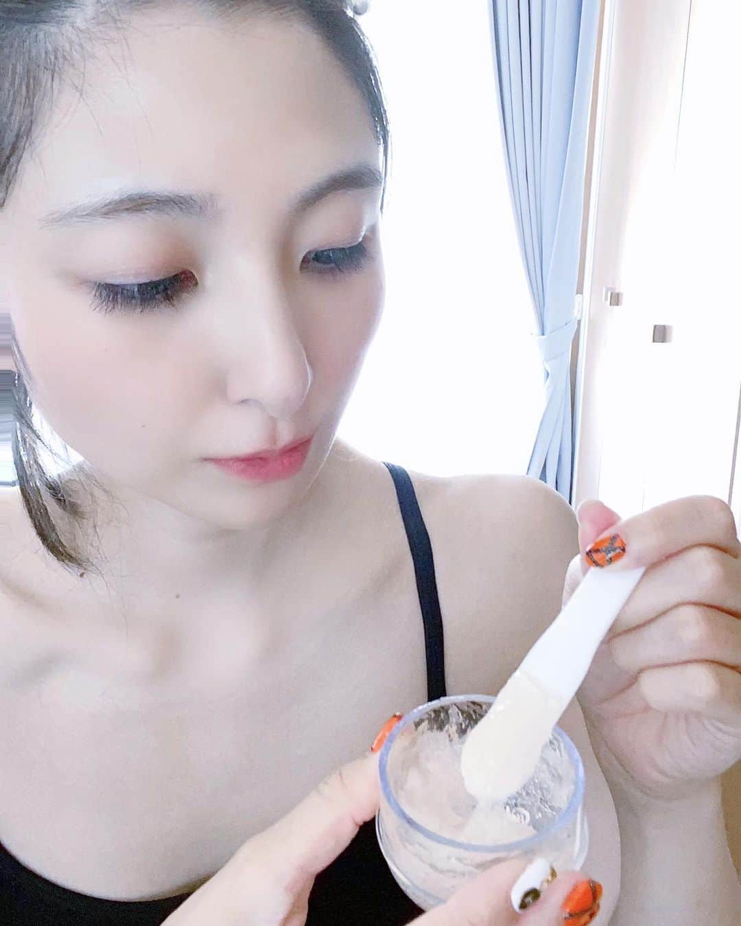 のインスタグラム：「#NANOAQUA #炭酸ジェルパック リピート使い中💡﻿ @favorina_official  ㅤㅤㅤㅤㅤㅤㅤㅤㅤ ジェルと粉末を混ぜて作る、生炭酸のジェルパックなの❣️ シュワシュワ音がしてジェル作るのも結構楽しい✨ （👉動画で撮影したのでぜひみてね） ㅤㅤㅤㅤㅤㅤㅤㅤㅤ  ちなみに年齢が出やすいまぶた、唇にも 塗ってOKだからありがたい🙆‍♀️ ㅤㅤㅤㅤㅤㅤㅤㅤㅤ 使った後はモチモチに😉✨ ㅤㅤㅤㅤㅤㅤㅤㅤㅤ ㅤㅤㅤㅤㅤㅤㅤㅤㅤ なにかスペシャルな日の前日のケアには 『ナノアクア 炭酸ジェルパック』使お😘💋 ㅤㅤㅤㅤㅤㅤㅤㅤㅤ 初回5回分セットが4,500円 👉さらにクーポン使用で4,000円に 【クーポンコード➡︎co2】  ㅤㅤㅤㅤㅤㅤㅤㅤㅤ ㅤㅤㅤㅤㅤㅤㅤㅤㅤ ㅤㅤㅤㅤㅤㅤㅤㅤㅤ ㅤㅤㅤㅤㅤㅤㅤㅤㅤ ㅤㅤㅤㅤㅤㅤㅤㅤㅤ ㅤㅤㅤㅤㅤㅤㅤㅤㅤ ㅤㅤㅤㅤㅤㅤㅤㅤㅤ ㅤㅤㅤㅤㅤㅤㅤㅤㅤ ㅤㅤㅤㅤㅤㅤㅤㅤㅤ ㅤㅤㅤㅤㅤㅤㅤㅤㅤ  #ナノアクア #favorina #フェヴリナ #炭酸ジェルパック #炭酸パック #パック #美容好きな人と繋がりたい #美容好きさんと繋がりたい #pr #美容 #美肌ケア #保湿 #美肌 #ツヤ肌 #美容女子 #スキンケア #スキンケアマニア #フェミニンケア #毛穴ケア #敏感肌 #乾燥肌 #くすみ対策 #インスタグラマー #インフルエンサー @favorina_gelpack#潰瘍性大腸炎 #UC #レミケード」
