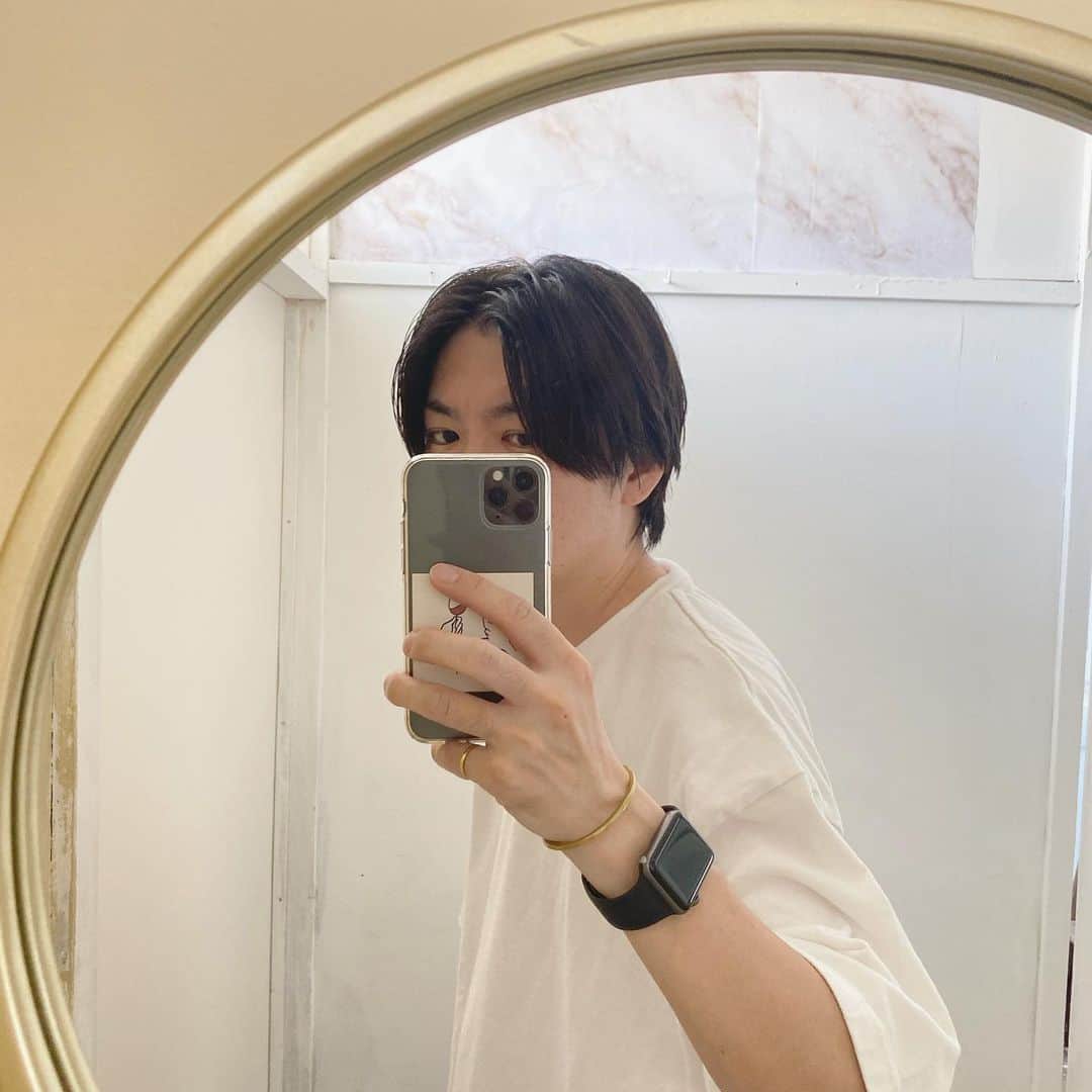 野口和弘のインスタグラム：「ボーボーだった髪を切った。」