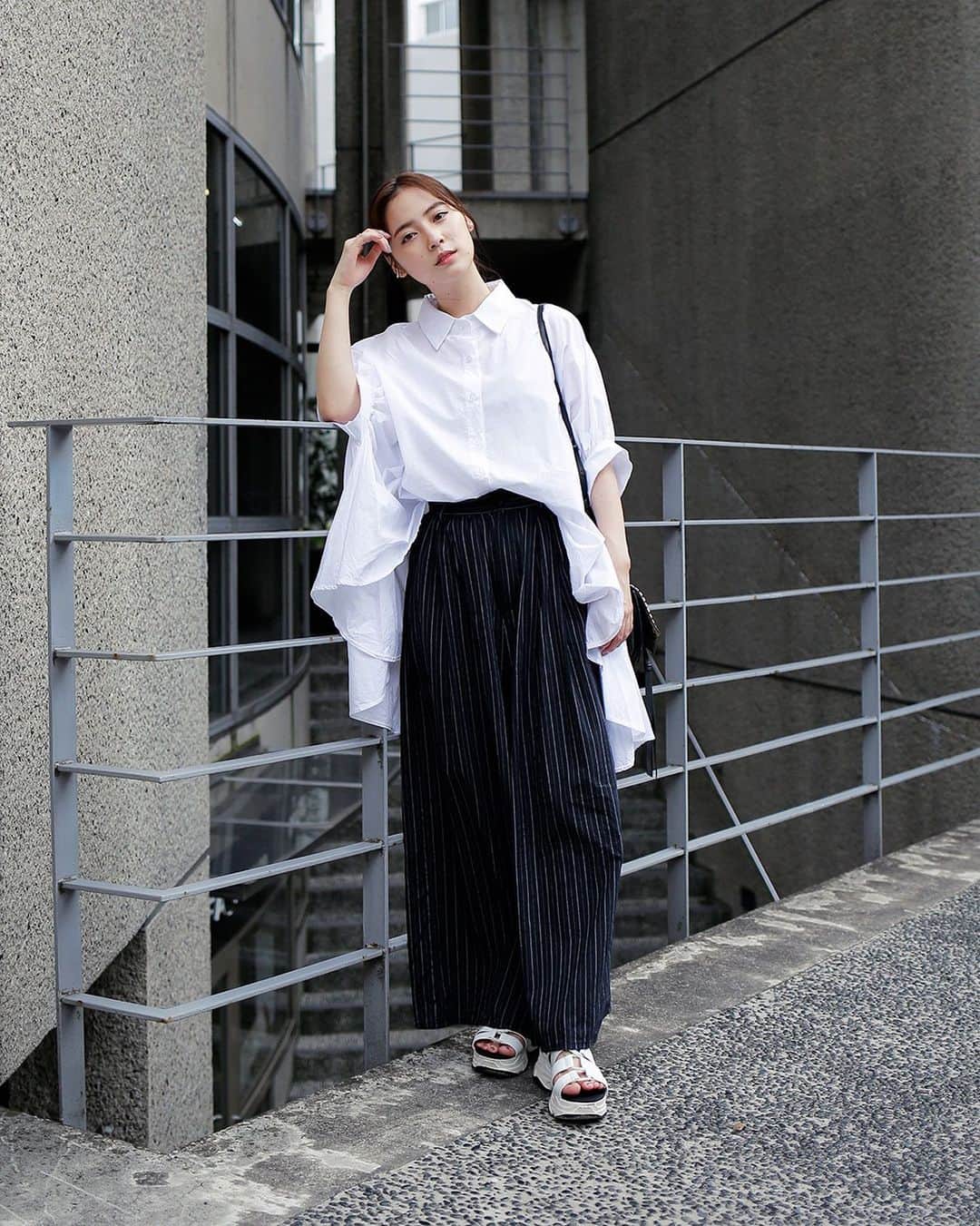 Droptokyoさんのインスタグラム写真 - (DroptokyoInstagram)「TOKYO STREET STYLE⁣⁣ ⁣⁣ Name: @sarii_ikegami  Occupation: Actress Pants: #MM6 Shoes: #FREAKSSTORE Bag: #JimmyChoo Ring: #GUCCI #streetstyle#droptokyo#tokyo#japan#streetscene#streetfashion#streetwear#streetculture#fashion#ストリートファッション#コーディネート#tokyofashion#japanfashion⁣⁣⁣⁣ Photography: @abeasamidesu」8月6日 14時07分 - drop_tokyo