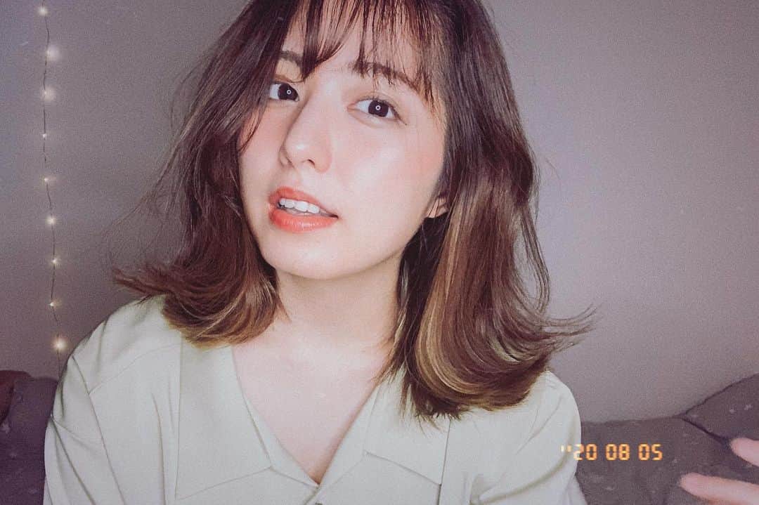 前田美里のインスタグラム：「こんにちは。今日は木曜日か。 . .  #木曜日 #おうち時間 #stayhome #ノスタルジック #女子力 #自撮り  #インナーカラー #film #film_jp #photo #summer #selfie #ファインダー越しの私の世界 #写真好きな人と繋がりたい #ヲタク #欅坂46 #日向坂46 #japanesegirl #follow #followme #좋아요 #팔로우미 #팔로미」