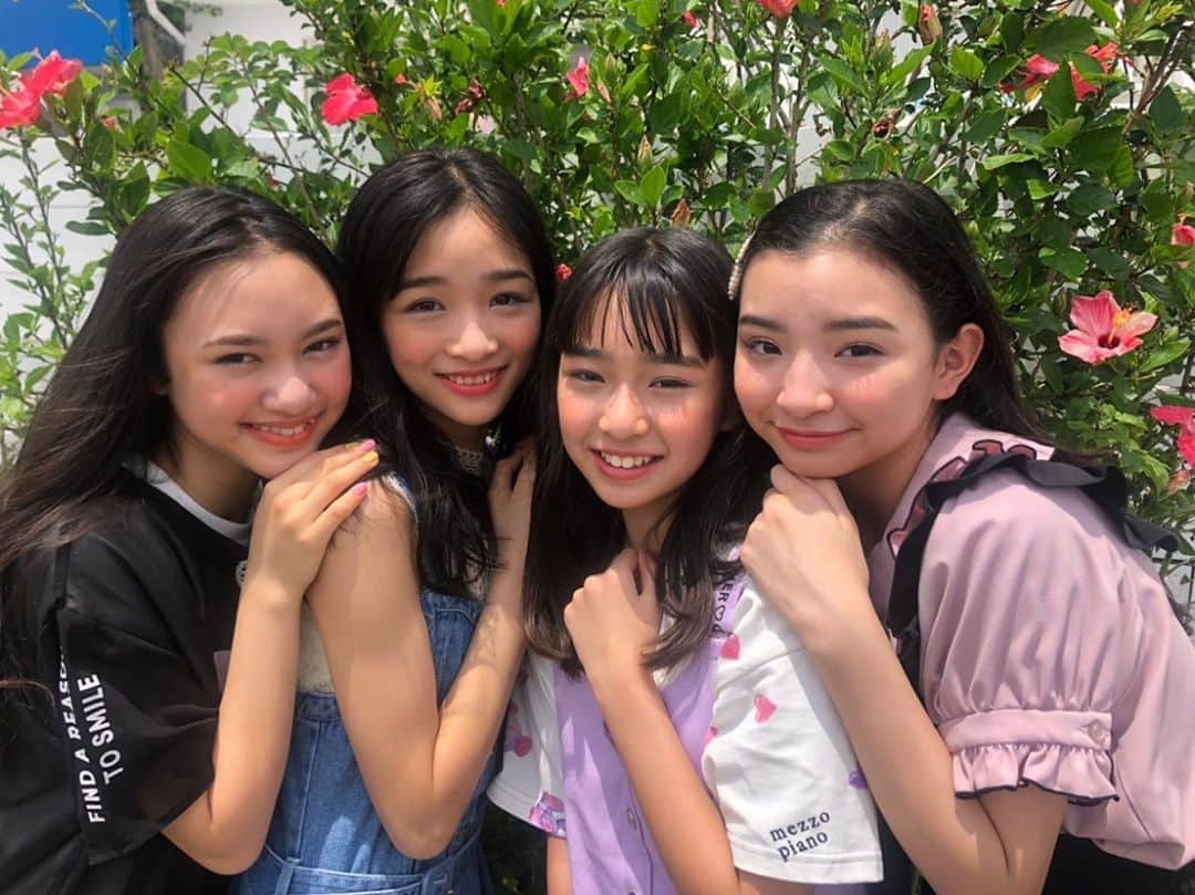 ニコ☆プチのインスタグラム：「﻿ 暑いから、夏娘たちの笑顔で元気になりましょ☀️﻿ ﻿ ﻿ みんなしっかり水分塩分とってね！﻿ ﻿ ﻿ #ニコプチ﻿ #犬飼恋彩﻿ #中山あやか﻿ #藤岡舞衣﻿ #本多萌愛﻿ #サマーガール」