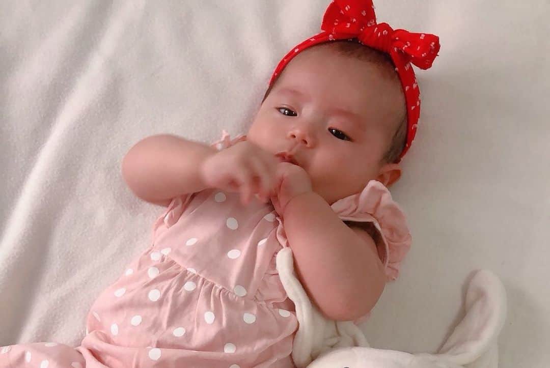 アキラ・コンチネンタル・フィーバーさんのインスタグラム写真 - (アキラ・コンチネンタル・フィーバーInstagram)「3 months after birth👶  #baby #bayi #あかちゃんのいる生活  #3months    #スマイル育児 #ベビフル」8月6日 14時25分 - official_akira7