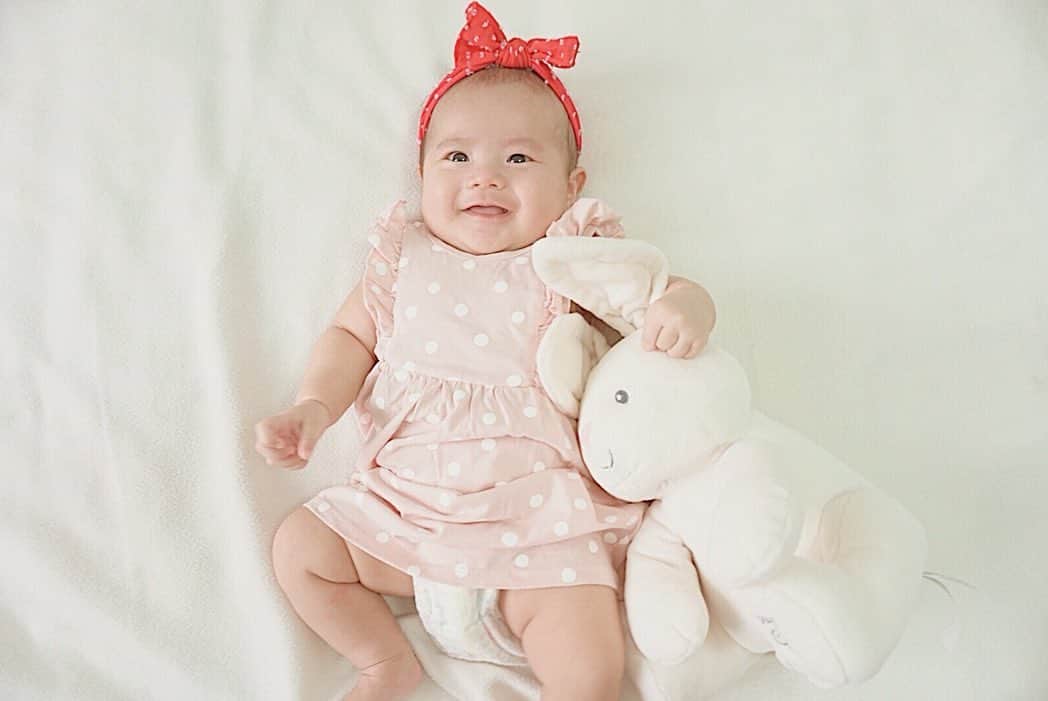 アキラ・コンチネンタル・フィーバーさんのインスタグラム写真 - (アキラ・コンチネンタル・フィーバーInstagram)「3 months after birth👶  #baby #bayi #あかちゃんのいる生活  #3months    #スマイル育児 #ベビフル」8月6日 14時25分 - official_akira7