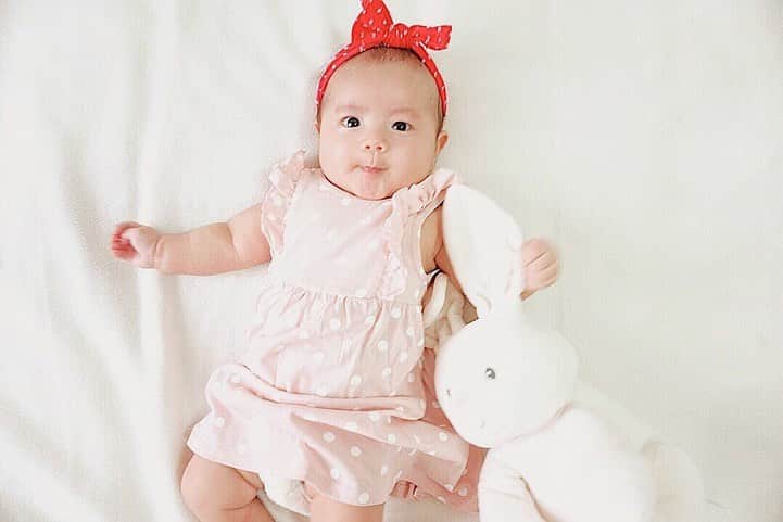 アキラ・コンチネンタル・フィーバーのインスタグラム：「3 months after birth👶  #baby #bayi #あかちゃんのいる生活  #3months    #スマイル育児 #ベビフル」