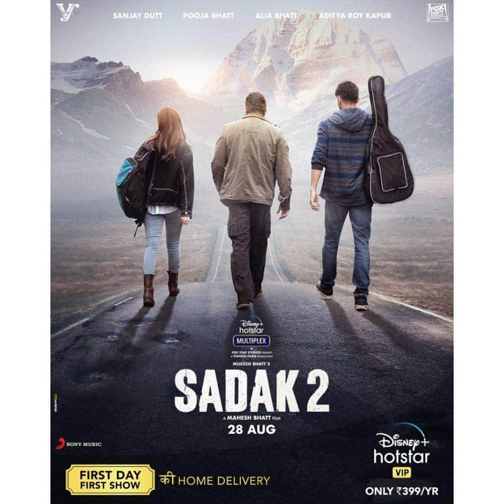 アリア・バットのインスタグラム：「And here we go ❤️  SADAK 2 - The road to love is the ONLY road to take ❤️❤️  Streaming on @DisneyPlusHotstarVIP from 28 August   #DisneyPlusHotstarMultiplex  @adityaroykapur @duttsanjay @poojab1972 @maheshfilm #mukeshbhatt」