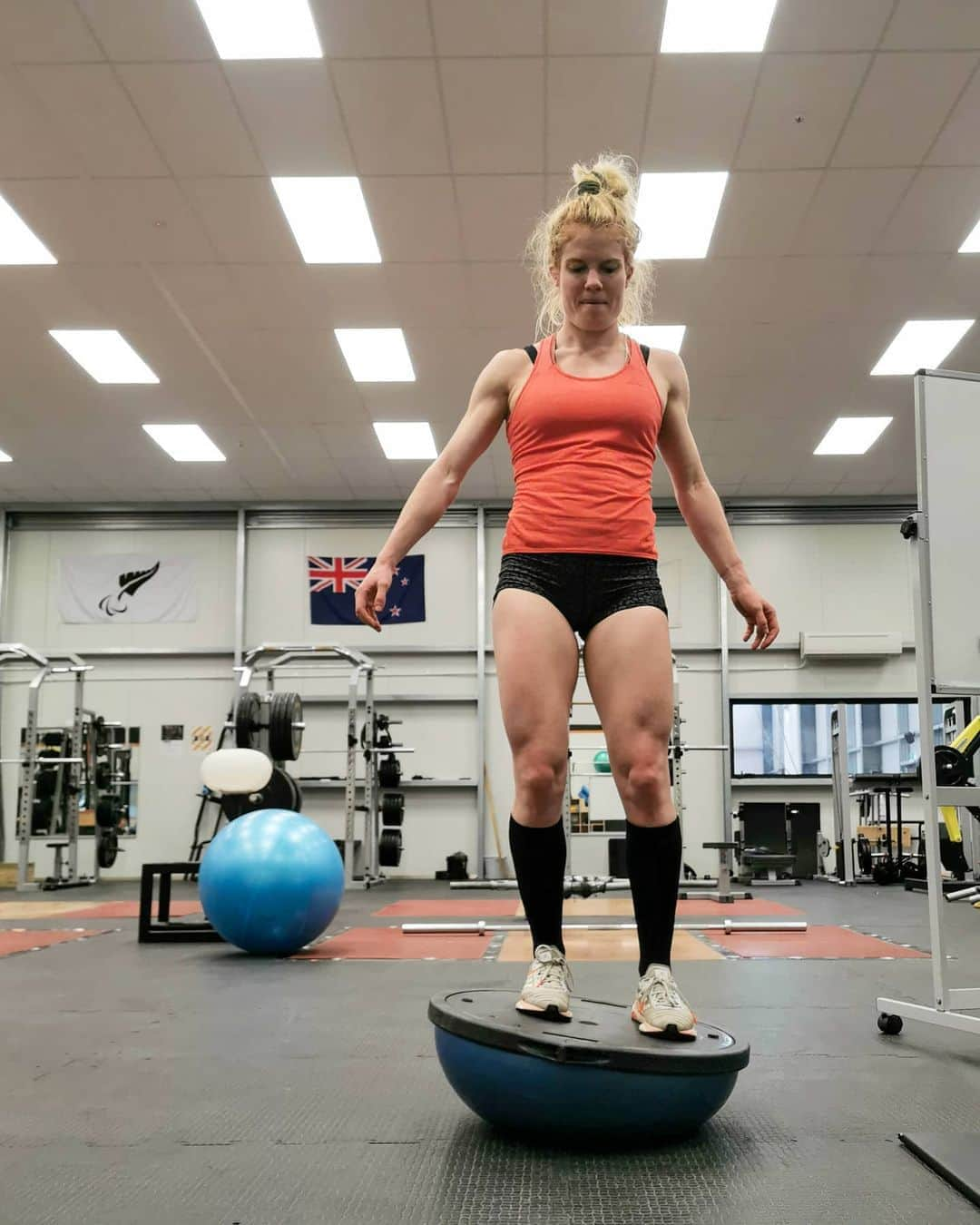 アンジェラ・ペティさんのインスタグラム写真 - (アンジェラ・ペティInstagram)「Concentration face on in the gym this morning after a hill tempo session 🧐🏃‍♀️ #thegrind #gymmotivation」8月6日 14時34分 - angie_run800m