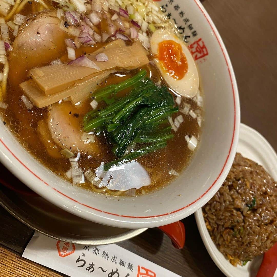 のインスタグラム：「祇園にある 『京ラーメン』なる処で 『神様の中華そば』なるものと 『ミニ炒飯』なるものを食す！  #なる処 #なるもの食し  #nobmorley #森田展義 #祇園花月 #京ラーメン #神様の中華そば #祇園花月でお待ちしております。」