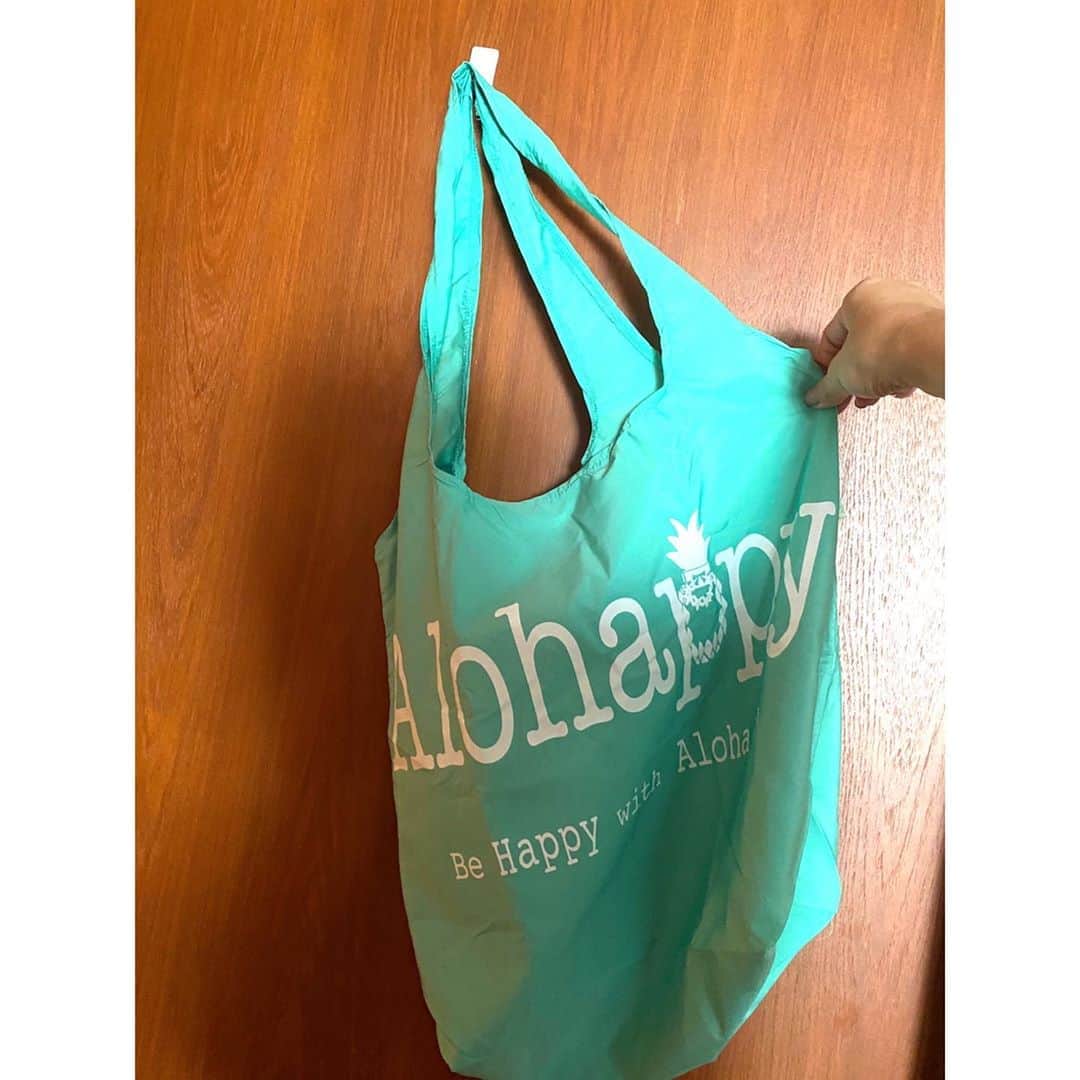 森麻季さんのインスタグラム写真 - (森麻季Instagram)「my eco bags  ハワイ好きなので、エコバッグもハワイ〜🏖 #alohappy  さんのものを購入 ハワイから送っていただきました  柔らかくてバッグにも入りやすいし気に入って…色違いを追加購入 毎日何色にしようかと選ぶのも楽しみ  #ハワイを感じる  #ハワイ好き  #エコバッグ #ecobag #hawaii」8月6日 14時57分 - maki.mori_m