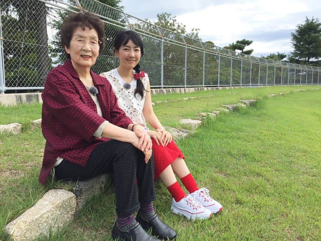 うえむらちかのインスタグラム：「広島へ原爆が投下されて75回目の８月６日﻿ ﻿ わたしの祖母は﻿ 15歳の時、市内で被曝しました﻿ ﻿ 当時の記憶をみんなに是非伝えたいと思い﻿ 話しにくいこともあったと思いますが ラジオでインタビューさせて貰いました。﻿ ﻿ 8月8日、15日　21時45分〜﻿ RCCラジオ「うえむらちかの鯉スル企画室」﻿ ﻿ 二週に渡ってお届けします。﻿ ﻿ 話を聴いて、﻿ 広島に産まれたものとして﻿ 被曝三世として﻿ 私も改めて、後世に伝えていかなければならないと思いました。﻿ ﻿ 昨日よりも今日、今日よりも明日﻿ 世界が少しでも平和になりますように﻿ ﻿ 是非、お聴きください。﻿ ﻿ 令和二年八月六日﻿ うえむらちか」