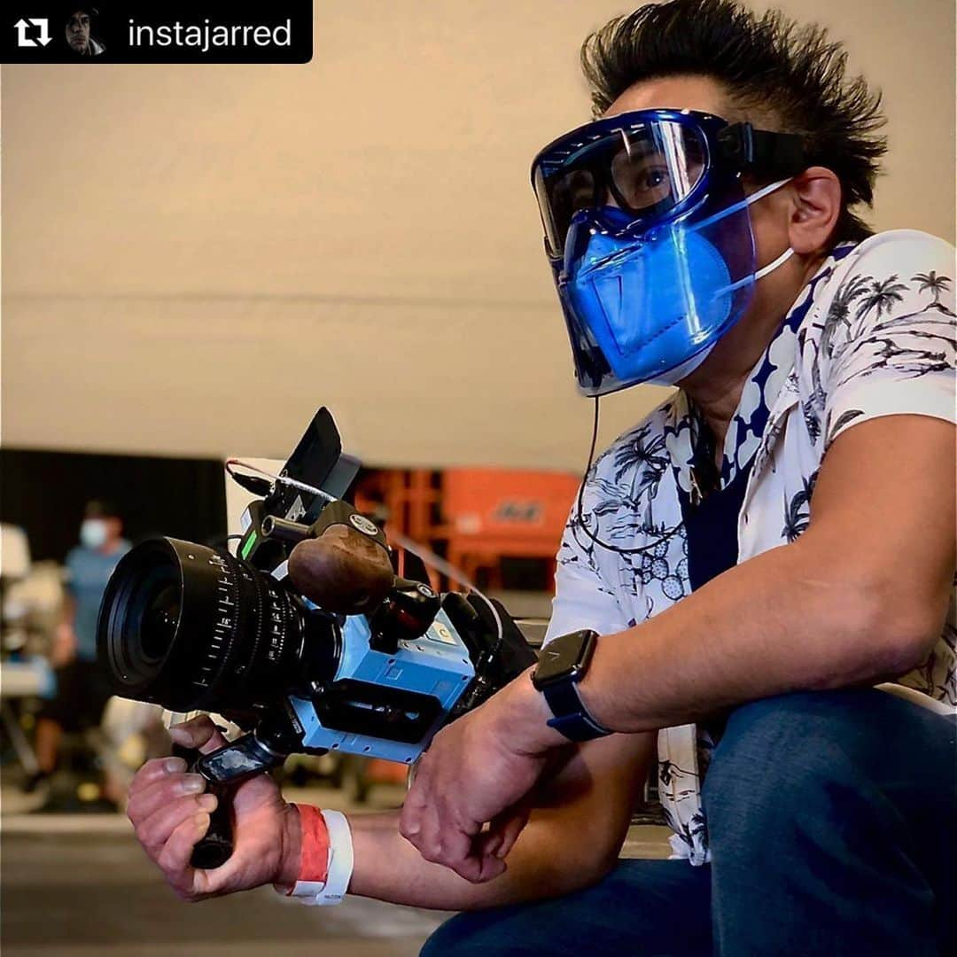 マシュー・リバティークのインスタグラム：「#Repost @instajarred with @make_repost ・・・ The mighty Matty Libatique back to work rocking his own bye bye blue Komodo.  Enough said.  #legend  ••••• Just taking the new addition out for a spin. Great to be back at it! #RED #komodo #creativesolutions #globaldynamicsunited #smallhd #findyourownfaceshield」