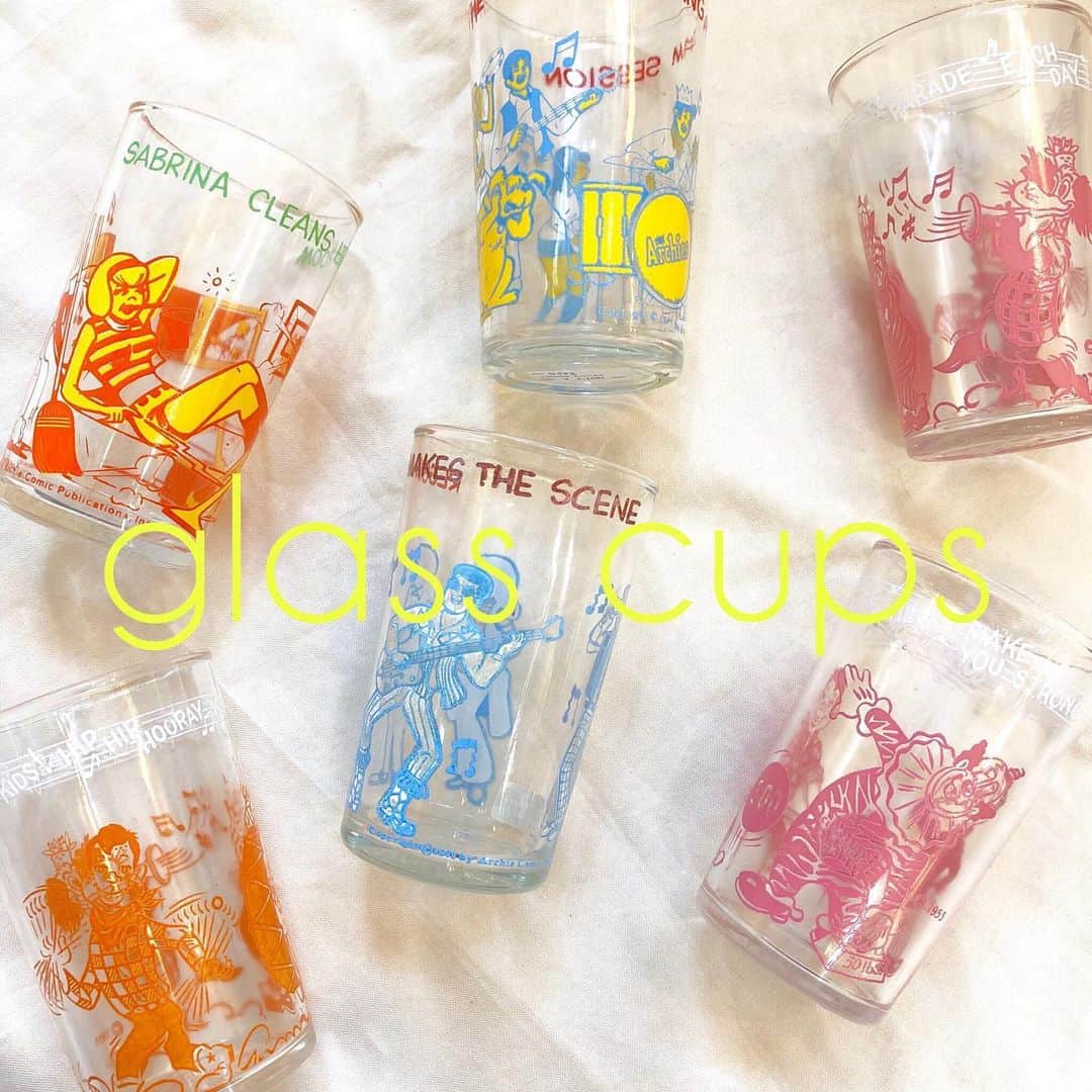 NUTTY Vintage&Collectibleのインスタグラム：「🎼NEW ARRIVAL🎼  ☑︎vtg print glass cups  アメリカのアーチー・コミック出版社のガラスコップ🥤 コミカルなプリントがレトロで可愛らしいです＊  湯のみより一回り大きいくらいのサイズで、 日本人には使い心地の良いアイテムかと思います。  うがい用🌬として洗面所などに置いていても 楽しげで気分も上がりそう❤️🛀  ＊通販可能ですのでDMにてお問い合わせ下さい＊  🛒〜〜〜〜〜〜〜〜〜〜〜 SUMMER SALE LINE UP 〜〜〜〜〜〜〜〜〜〜〜〜🛒 🎟30%~50% OFF TICKET SALE 💎VINTAGE JEWELRY : EVERYTHING 10%OFF 🛀EVERYTHING ¥1000 BATHTUB 📮ONLINE STORE SHPPING FREE 〜〜〜〜〜〜〜〜〜〜〜〜〜」