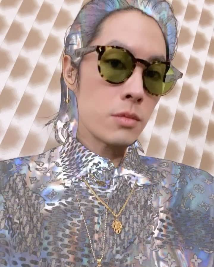 呉建豪のインスタグラム：「@louisvuitton SS21 #thatglowuptho #Godisgood」