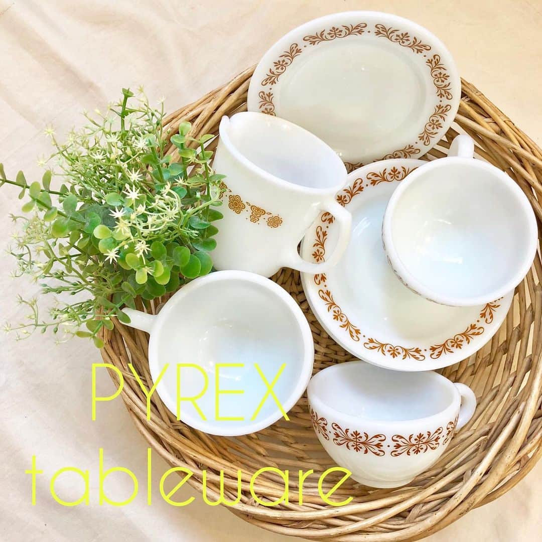 NUTTY Vintage&Collectibleのインスタグラム：「💐NEW ARRIVAL💐  ☑︎vtg "PYREX" tableware  世界で初めての耐熱ガラスブランド"PYREX" FIRE KINGと並ぶ人気のテーブルウェアです🍽  現在では生産が終了してしまったミルクガラス製で、 厚みのある丈夫な仕様に口当たりも丸みがあり 昔から日常的に愛用されてきたアイテムです。  午後のティータイムにほっと一息☕️  ＊通販可能ですのでDMにてお問い合わせ下さい＊  🛒〜〜〜〜〜〜〜〜〜〜〜 SUMMER SALE LINE UP 〜〜〜〜〜〜〜〜〜〜〜〜🛒 🎟30%~50% OFF TICKET SALE 💎VINTAGE JEWELRY : EVERYTHING 10%OFF 🛀EVERYTHING ¥1000 BATHTUB 📮ONLINE STORE SHPPING FREE 〜〜〜〜〜〜〜〜〜〜〜〜〜」
