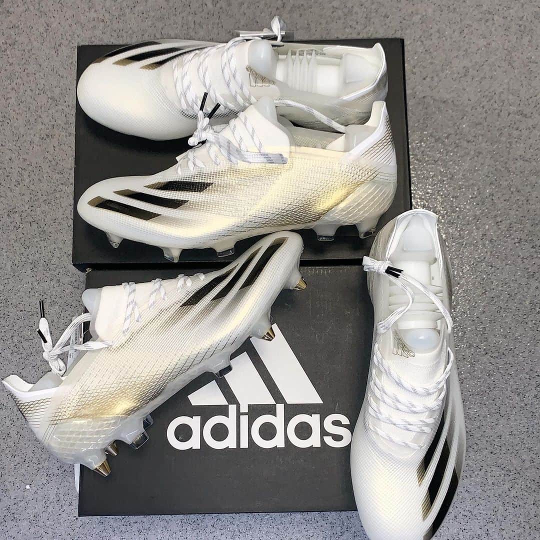 ムスタファ・アミニのインスタグラム：「TEAM Adidas 📦🔥👟⚽️😀 #adidas #sponsor #team #football」