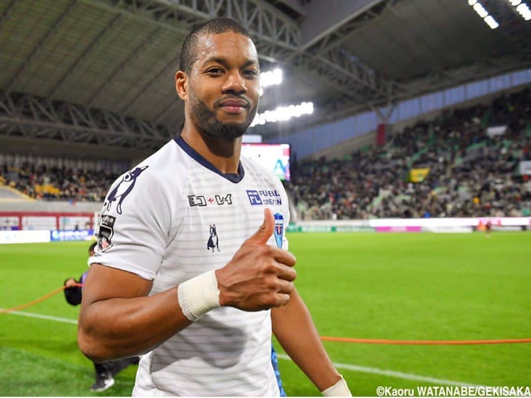 カルフィン・ヨン・ア・ピンのインスタグラム：「Happy to come back to the team with a victory!」