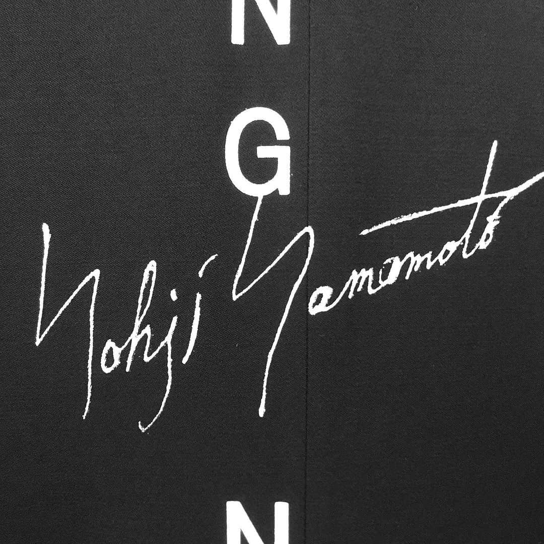 エリミネイターさんのインスタグラム写真 - (エリミネイターInstagram)「20AW Yohji Yamamoto POUR New Collection has arrived at ELIMINATOR. . “SMOKING NO?” ▪︎Chesterfield Coat Price : ¥134,000 ( without tax ) . #yohjiyamamoto #yohjiyamamotopourhomme #yohjiyamamotohomme #blackscandal #20aw #aw20 #aw20collection #japanesedesigner #art #work #newcollection #highsnobiety #mensfashion #menswear #eliminator #tokyo #daikanyama #streetfashion #streetstyle #chestercoat #chesterfieldcoat #black」8月6日 15時36分 - eliminator_tokyo