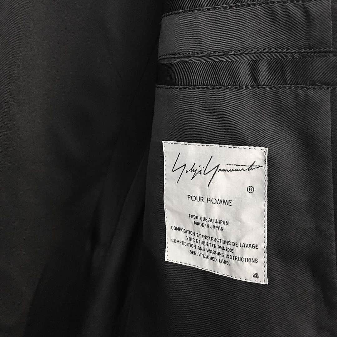 エリミネイターさんのインスタグラム写真 - (エリミネイターInstagram)「20AW Yohji Yamamoto POUR New Collection has arrived at ELIMINATOR. . “SMOKING NO?” ▪︎Chesterfield Coat Price : ¥134,000 ( without tax ) . #yohjiyamamoto #yohjiyamamotopourhomme #yohjiyamamotohomme #blackscandal #20aw #aw20 #aw20collection #japanesedesigner #art #work #newcollection #highsnobiety #mensfashion #menswear #eliminator #tokyo #daikanyama #streetfashion #streetstyle #chestercoat #chesterfieldcoat #black」8月6日 15時36分 - eliminator_tokyo