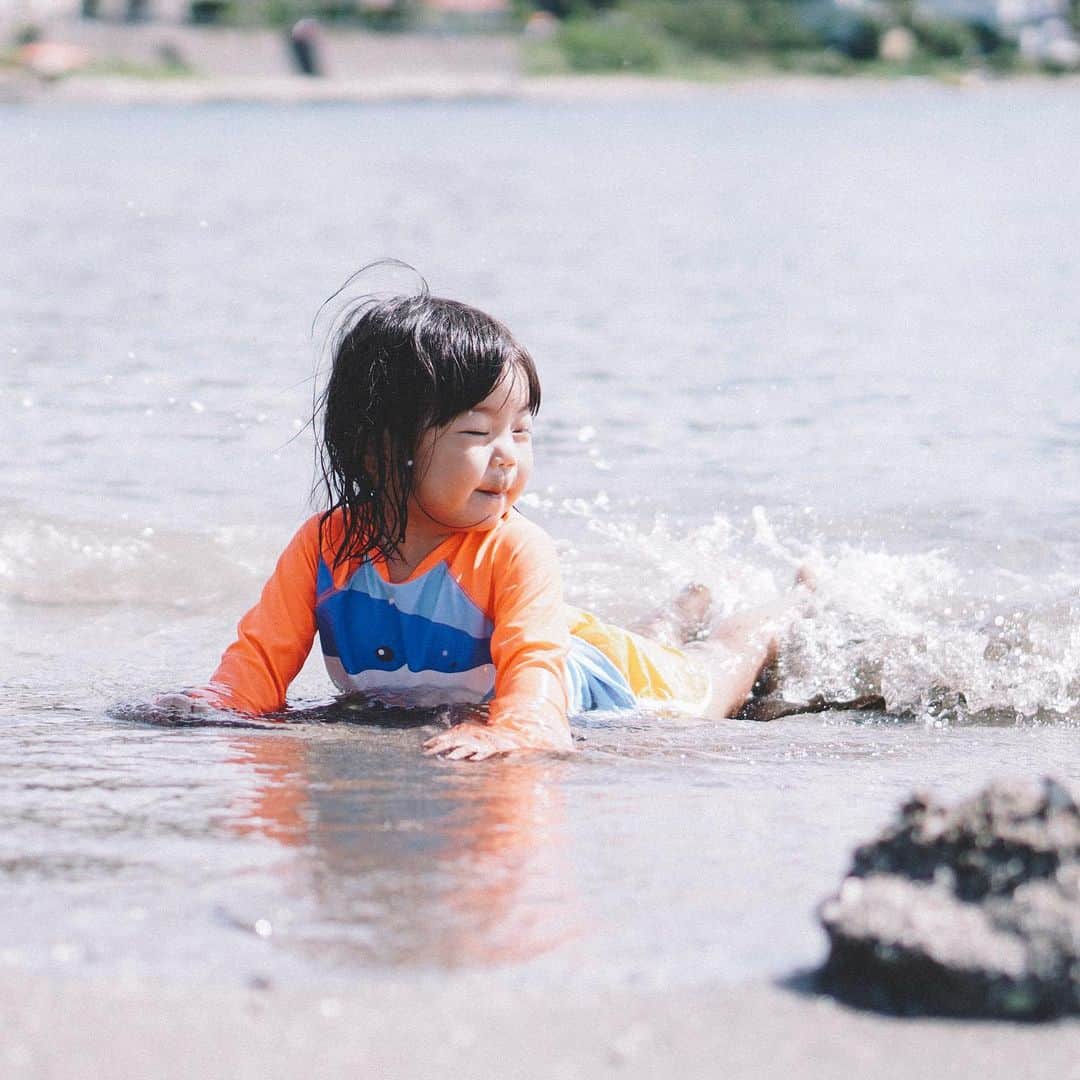 Naokoさんのインスタグラム写真 - (NaokoInstagram)「🌊✨with @sonyalpha #a6400  * 子供と一緒だと 気がつくと夏らしいことたくさんするね 海遊びの基本に立ち戻って遊ぶ楽しさ🌺」8月6日 15時42分 - chiaoking