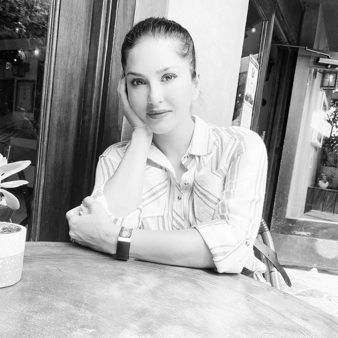 サニー・レオーネさんのインスタグラム写真 - (サニー・レオーネInstagram)「Lunch date!」8月6日 15時59分 - sunnyleone