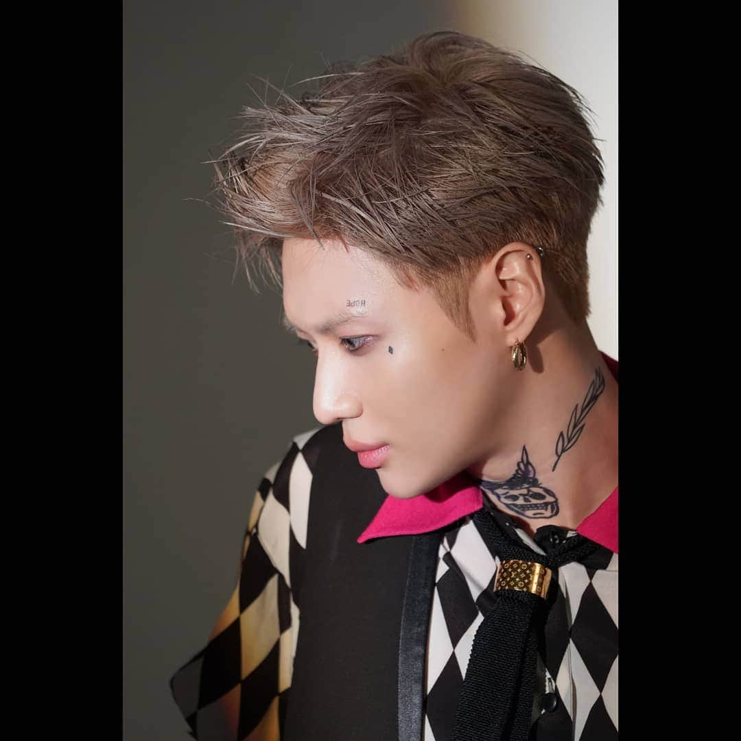 SHINeeさんのインスタグラム写真 - (SHINeeInstagram)「사랑이었어 지금도 ❤ : TAEMIN '2 KIDS' Jacket Making 📸  #태민 #TAEMIN @lm_____ltm #샤이니 #SHINee #2KIDS #NeverGonnaDanceAgain #Prologue」8月6日 16時00分 - shinee