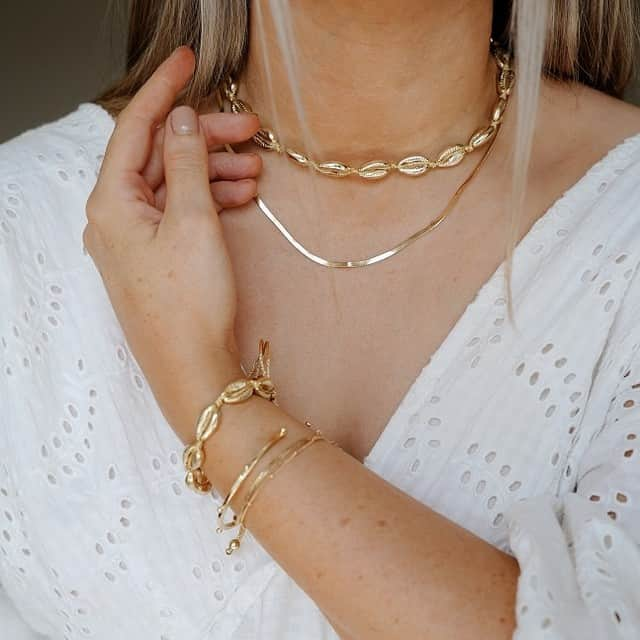 オレリアさんのインスタグラム写真 - (オレリアInstagram)「20% OFF SUMMER STYLES ENDS TODAY. Enter code SUMMER20 at checkout. Ends 6pm GMT. ☀️🐚🏖️⁠ ⁠ #oreliajewellery #summersale #instastyle #summerstyle #shelljewellery⁠ ⁠」8月6日 16時01分 - oreliajewellery