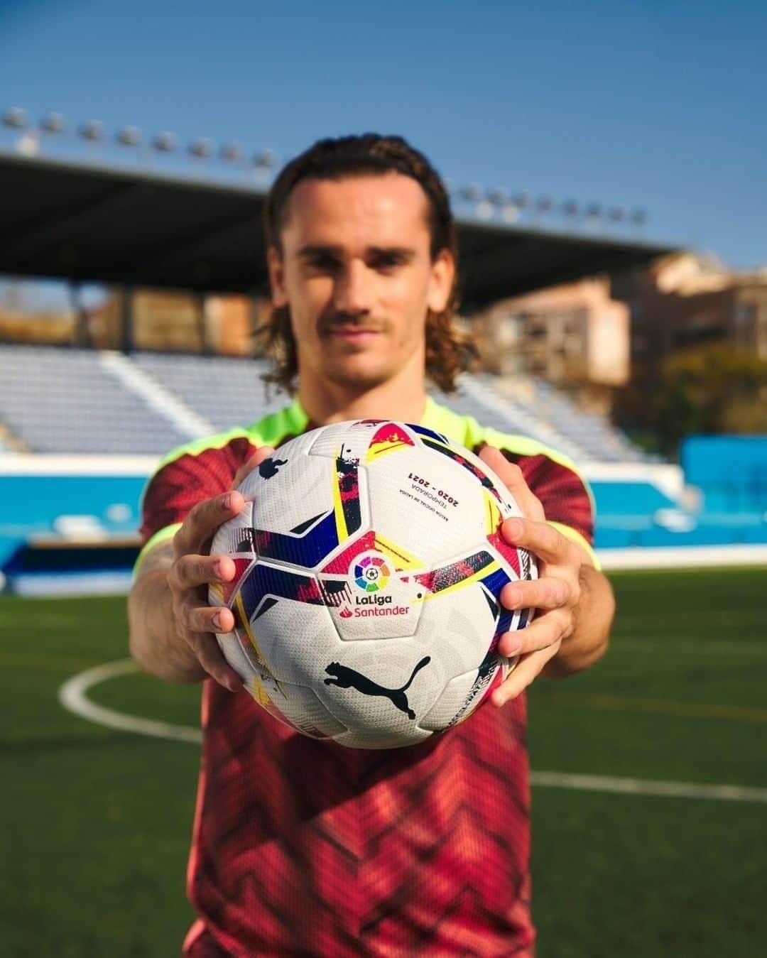 アントワーヌ・グリーズマンさんのインスタグラム写真 - (アントワーヌ・グリーズマンInstagram)「Gotta hold that ball before it accelerates 💨 New @pumafootball x @laliga ball ⚽」8月6日 16時00分 - antogriezmann