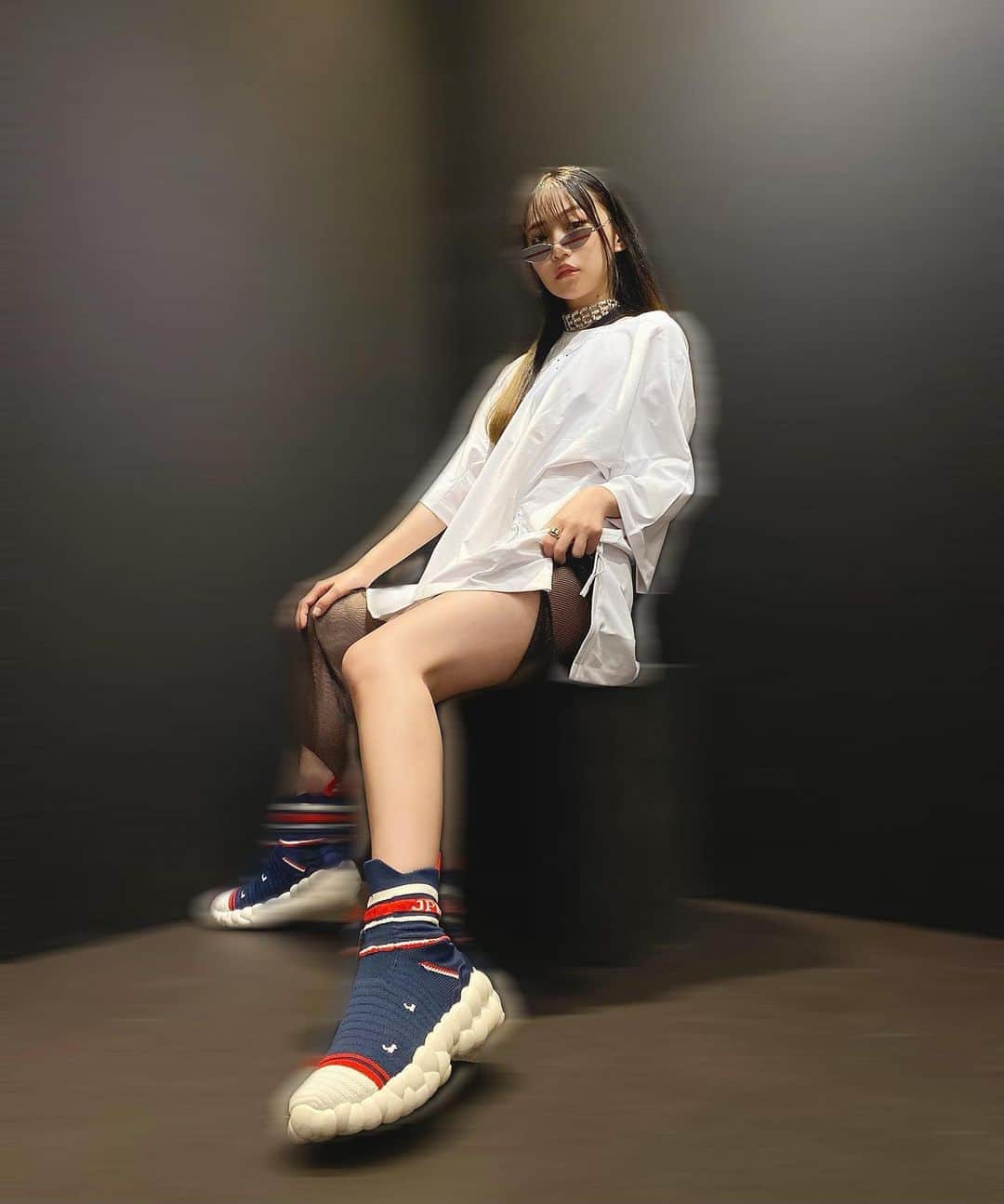 DJ mariennuのインスタグラム：「@mizuno_sports_style  ☁️☁️☁️☁️☁️☁️☁️☁️ ふわふわ履き心地でデザインも可愛いrhrn2を体感してきました〜 8/7より　@laforet_h と　@doverstreetmarketginza  で先行発売されるそうです🤍 ・ ・ ・ #rhrn #rhrn2 #mizunoenerzy #mizuno #laforetharajuku #container #overalls #期間限定　#ラフォーレ原宿」