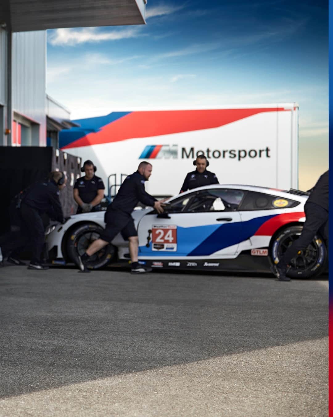 BMWのインスタグラム：「From motorsport straight to the streets. The BMW M8 Coupé with M Performance Parts. #TheM8 #BMW #M8 @BMWM #MPerformance  __ BMW M8 Coupé: Fuel consumption in l/100 km (combined): 10.6. CO2 emissions in g/km (combined): 242. Further information: www.bmw.com/disclaimer.  	 Acceleration (0-100 km/h): 3.3 s. Power: 441 kW, 600 hp, 750 Nm. Top speed (limited): 250 km/h.」
