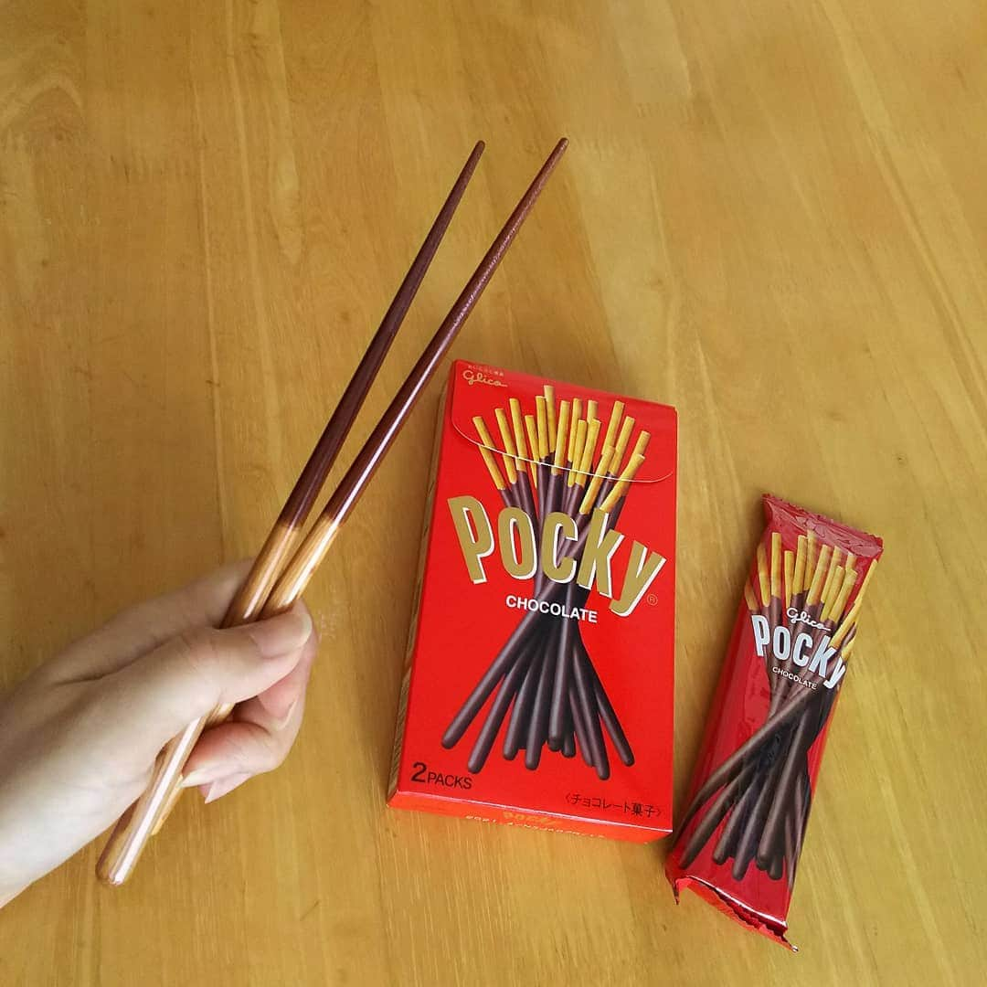 sweet_strawberryさんのインスタグラム写真 - (sweet_strawberryInstagram)「【#ポッキー 】に見える【#お箸 】🍚 今、私が使ってる｢お箸｣がポッキーに見える件。 #報告#なんの #箸#マイ箸 #以上です」8月6日 17時10分 - sweet_strawberry