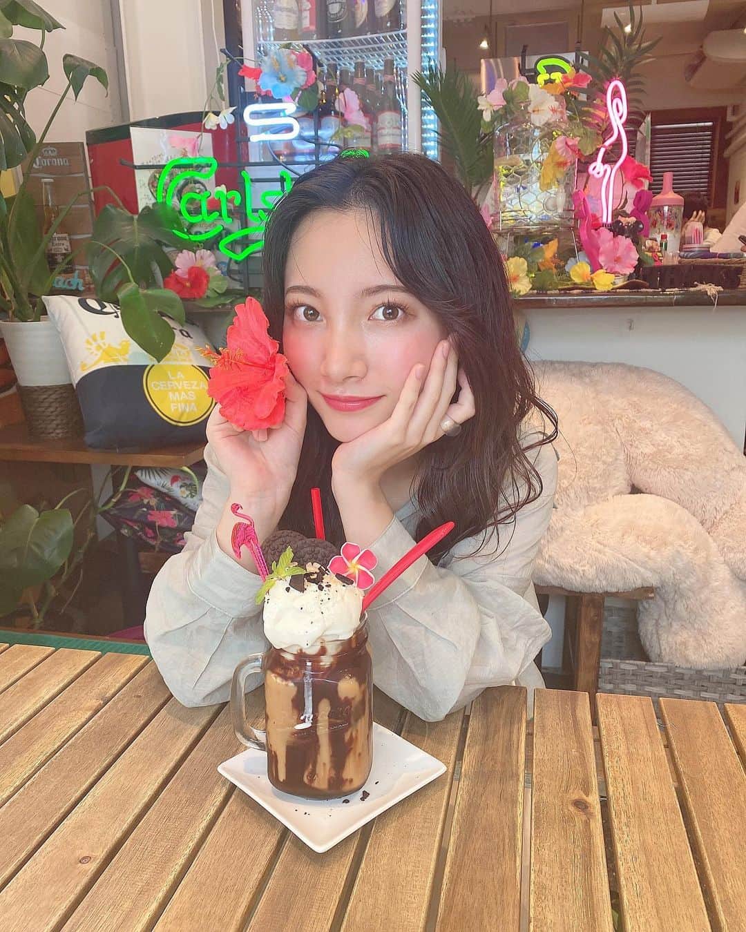 KATOCHIAYAさんのインスタグラム写真 - (KATOCHIAYAInstagram)「. 中崎町のとっても映えるカレー屋さん @zipangu_curry_cafe 様に行ってきました〜🍛💘 . とはいえおやつタイムにお邪魔したので私はチャイを飲んだんだけれど😅笑 見た目が可愛いしボリュームがあって美味しかったです💞 . @zipangu_curry_cafe 様でお使い頂ける商品券（1000円分）も発売されています💴（6枚目参照） お店のシンボルのクマちゃんの柄が可愛い🧸😂💕 友達へのギフトにもおすすめです♡ . お店の外観が可愛くて前から気になっていたけれど、内装も可愛いくて美味しかったので大当たりでした🎯 また行こうと思います😊✨ . 可愛いばっかり言ってるな...🤔笑 . #zipangucurrycafe#タピオカフラミンゴ#タピオカかき氷 #カレー屋さん #中崎町カフェ #梅田カフェ #大阪カフェ」8月6日 17時25分 - ebimi_benizy