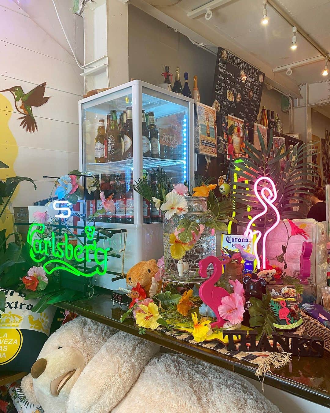 KATOCHIAYAさんのインスタグラム写真 - (KATOCHIAYAInstagram)「. 中崎町のとっても映えるカレー屋さん @zipangu_curry_cafe 様に行ってきました〜🍛💘 . とはいえおやつタイムにお邪魔したので私はチャイを飲んだんだけれど😅笑 見た目が可愛いしボリュームがあって美味しかったです💞 . @zipangu_curry_cafe 様でお使い頂ける商品券（1000円分）も発売されています💴（6枚目参照） お店のシンボルのクマちゃんの柄が可愛い🧸😂💕 友達へのギフトにもおすすめです♡ . お店の外観が可愛くて前から気になっていたけれど、内装も可愛いくて美味しかったので大当たりでした🎯 また行こうと思います😊✨ . 可愛いばっかり言ってるな...🤔笑 . #zipangucurrycafe#タピオカフラミンゴ#タピオカかき氷 #カレー屋さん #中崎町カフェ #梅田カフェ #大阪カフェ」8月6日 17時25分 - ebimi_benizy