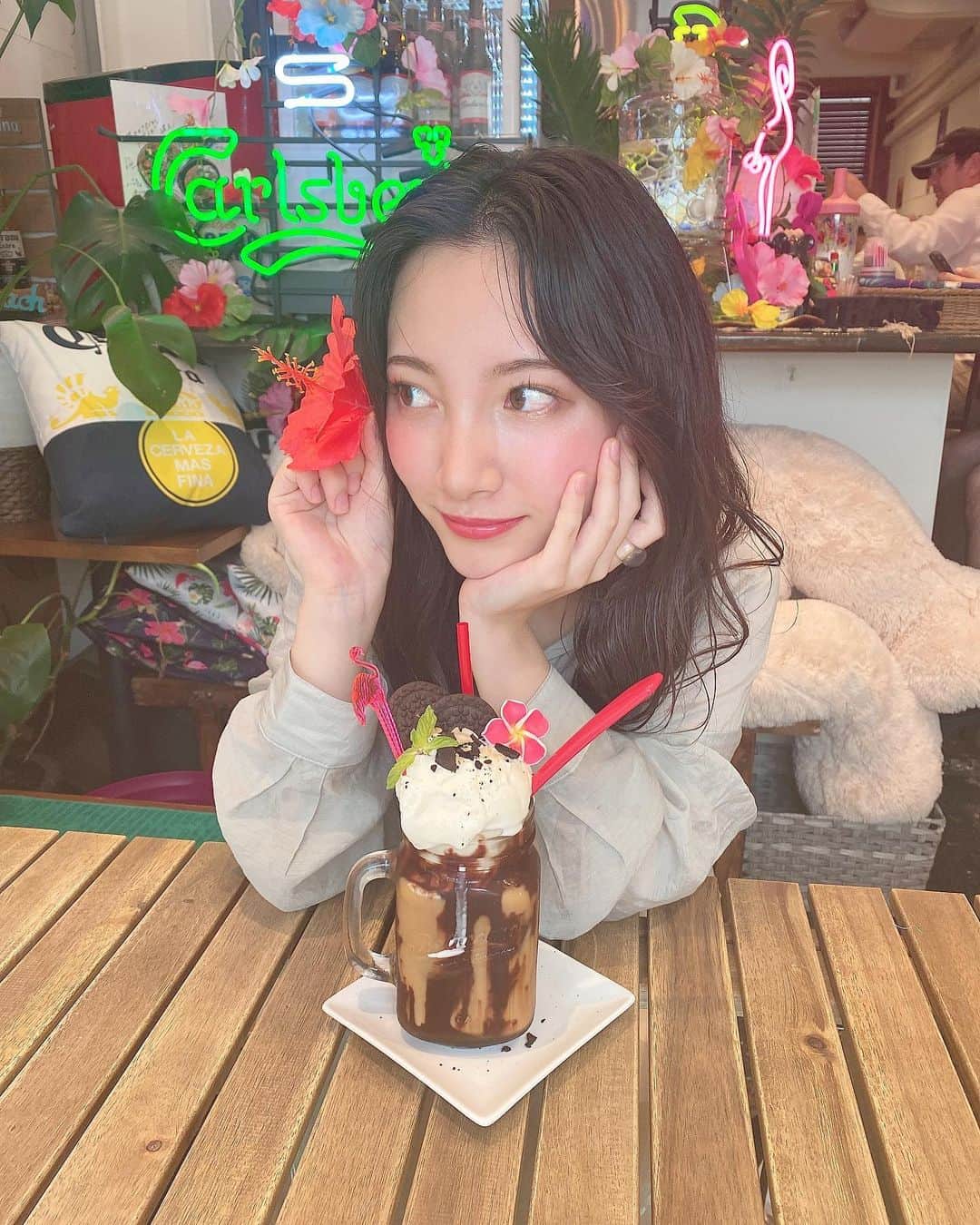 KATOCHIAYAさんのインスタグラム写真 - (KATOCHIAYAInstagram)「. 中崎町のとっても映えるカレー屋さん @zipangu_curry_cafe 様に行ってきました〜🍛💘 . とはいえおやつタイムにお邪魔したので私はチャイを飲んだんだけれど😅笑 見た目が可愛いしボリュームがあって美味しかったです💞 . @zipangu_curry_cafe 様でお使い頂ける商品券（1000円分）も発売されています💴（6枚目参照） お店のシンボルのクマちゃんの柄が可愛い🧸😂💕 友達へのギフトにもおすすめです♡ . お店の外観が可愛くて前から気になっていたけれど、内装も可愛いくて美味しかったので大当たりでした🎯 また行こうと思います😊✨ . 可愛いばっかり言ってるな...🤔笑 . #zipangucurrycafe#タピオカフラミンゴ#タピオカかき氷 #カレー屋さん #中崎町カフェ #梅田カフェ #大阪カフェ」8月6日 17時25分 - ebimi_benizy