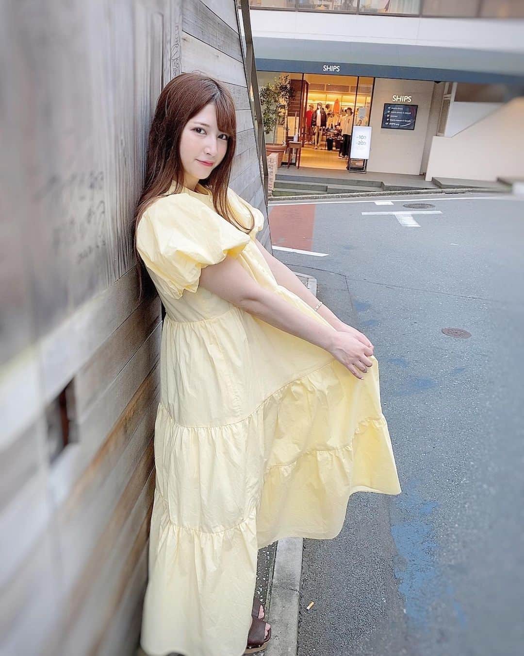 松本鈴香さんのインスタグラム写真 - (松本鈴香Instagram)「ママに昔からきいろが似合うって言われてて﻿ なんかきいろのお洋服見つけると買っちゃう💛﻿ ﻿ みんなに小さく見えないって言われるけど﻿ 153cmくらいです‪‪‪‪❤︎‬‪﻿ ﻿ #りりぴ服 #低身長コーデ」8月6日 17時30分 - riri_nanatsumori