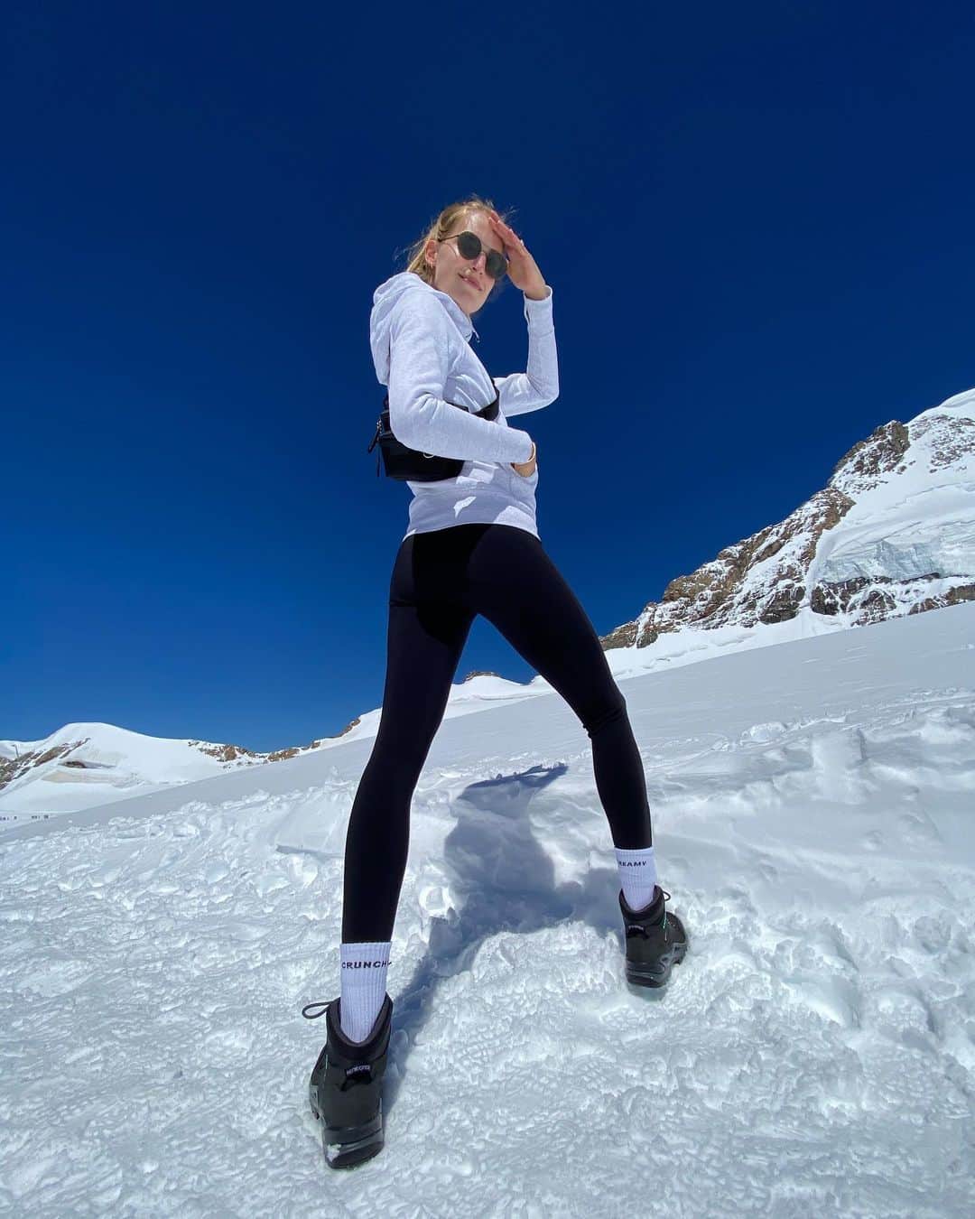 ヴァネッサ・アクセンテのインスタグラム：「Beautiful Switzerland 😍」