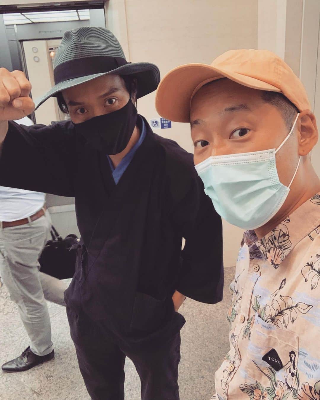 DJ MEGURUのインスタグラム：「ディフェンシブな事ばかり話してたって何も楽しくない。  オフェンシブな話をしていける人付き合いをしなきゃいけないしそういう環境を自分で作んないといけない。無い物ねだりをしている人は結局の所やらない環境に甘えて居心地いい空間に理由を作ってSTAYしてるだけ。  望んでるだけじゃ手に入れられない事は留学から帰国してこの10年目でよーくわかった事。  ワクワク止めずにまだまだ突っ走るのみ。  今日はGAKUくんと腰据えてゆっくり話せて楽しかった。  まだまだがんばろ！」
