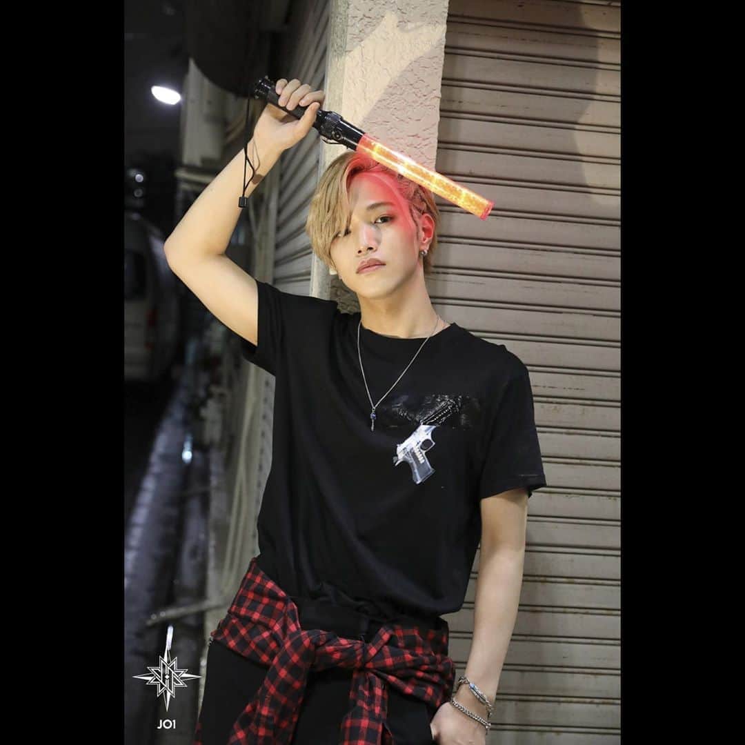 のインスタグラム：「JO1 2ND SINGLE 『STARGAZER』 🎼 2020.08.26 Release  『OH-EH-OH』MV撮影オフショット📸✨  #JO1 #ジェイオーワン  #STARGAZER #スターゲイザー #OH_EH_OH  #大平祥生 #OhiraShosei #川西拓実 #KawanishiTakumi #與那城奨 #YonashiroSho #河野純喜 #KonoJunki」