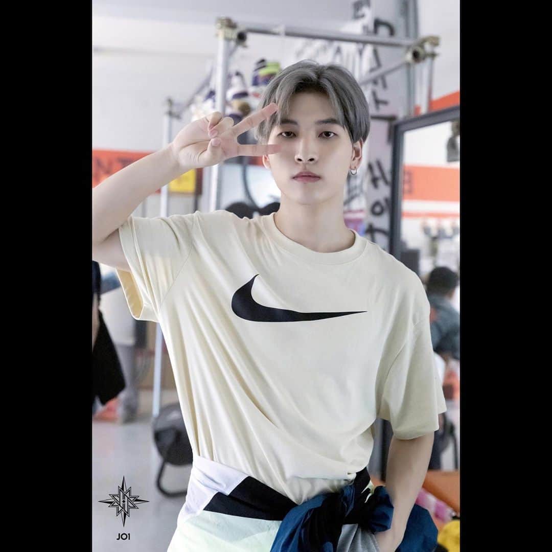 のインスタグラム：「JO1 2ND SINGLE 『STARGAZER』 🎼 2020.08.26 Release  『OH-EH-OH』MV撮影オフショット📸✨  #JO1 #ジェイオーワン  #STARGAZER #スターゲイザー #OH_EH_OH  #金城碧海 #KinjoSukai #豆原一成 #MameharaIssei  #佐藤景瑚 #SatoKeigo #川尻蓮 #KawashiriRen」