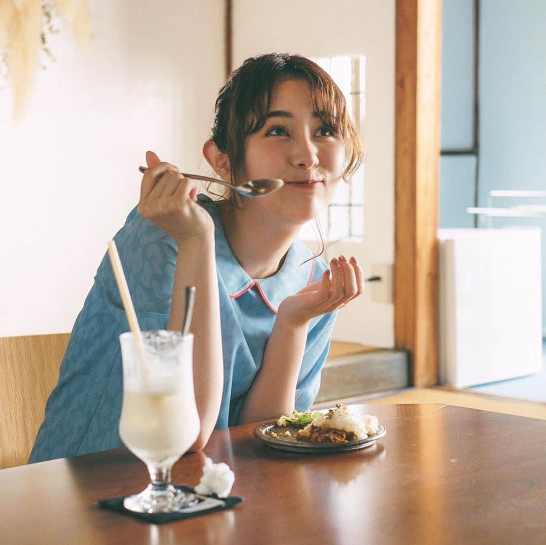 まつきりなさんのインスタグラム写真 - (まつきりなInstagram)「食レポ修行中。 @denimhostelfloat のカレーとレモネードフロート。 #笑い方歯医者の角度 #まつきの勝手に岡山PR」8月6日 18時02分 - matsuki_rina