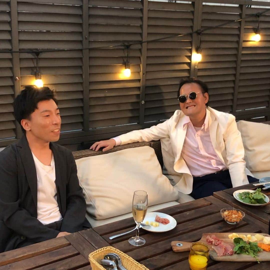 日本テレビ「ウチのガヤがすみません！」のインスタグラム：「. ⭐️エイトブリッジ別府ちゃん告白企画⭐️ . 別府ちゃんが本人役で再現ドラマに挑戦！ 皆様いかがでしたでしょうか？ . ロケ当日🌤 撮影は#Mrシャチホコさんと#別府ちゃん   のシーンから始まりました！ #安納サオリ さんの名前を叫びながら ダッシュ💨する別府ちゃんの後ろに 桑田佳祐さん登場！！！ ドローンを使ってとても迫力のあるシーンが撮れました📺 . 先輩芸人役の#稲ちゃん に 恋のアドバイスをしてもらっている別府ちゃん😋 このシーンでは#なすなかにし さんも登場！ 写真がなくてすみません😂😂 . 告白直後の別府ちゃんと安納さんをパシャリ📸  ⬇️放送を見逃してしまった方⬇️ #TVer & #Hulu 配信あります📡 . ＜出演ガヤ芸人＞ #エイトブリッジ 別府ちゃん  #アインシュタイン 稲ちゃん #なすなかにし  #Mrシャチホコ   #ウチのガヤがすみません　 #安納サオリ」