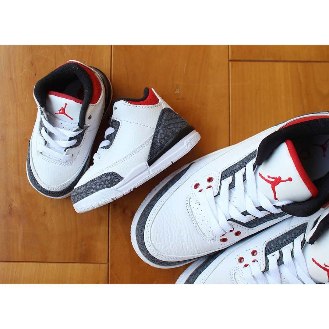 A+Sさんのインスタグラム写真 - (A+SInstagram)「2020 .8 .8 (sat) in store﻿ ﻿ ■NIKE AIR JORDAN 3 RETRO SE-T (GS)﻿ COLOR : WHITE×FIRE RED﻿ SIZE : 23.0cm - 25.0cm﻿ PRICE : ¥14,000 (+TAX)﻿ ﻿ ■NIKE AIR JORDAN 3 RETRO SE-T (TD)﻿ COLOR : WHITE×FIRE RED﻿ SIZE : 13.0cm - 16.0cm﻿ PRICE : ¥6,000 (+TAX)﻿ ﻿ オリジナルモデルと同様、アッパーに本革を使用したこのエア ジョーダン 3は、ヒール、つま先、アイステイに日本をイメージした未加工のデニム仕上げのエレファントプリントを施している。Nike AirとJumpmanの両方をあしらった透明のヒールタブ付き。さらに、特別なデニムのエレファントプリントパッケージに梱包。ヒールタブに日本風のNike Airロゴをプラスした日本限定モデルだ。﻿ ﻿ The Air Jordan 3 Retro SE Tokyo recreates the classic using genuine leather and premium textiles, with special details that nod to the Japanese metropolis. It features Air cushioning in the heel and forefoot, plus denim-like overlays embellished with the iconic elephant print.﻿ ﻿ #a_and_s﻿ #NIKE﻿ #JORDAN﻿ #JUMPMAN﻿ #JUMPMAN23﻿ #JORDANBRAND﻿ #NIKEAIRJORDAN3RETRO﻿ #NIKEAIRJORDAN3RETROSET﻿ #NIKEAIRJORDAN3RETROSETOKYO」8月6日 18時19分 - a_and_s_official