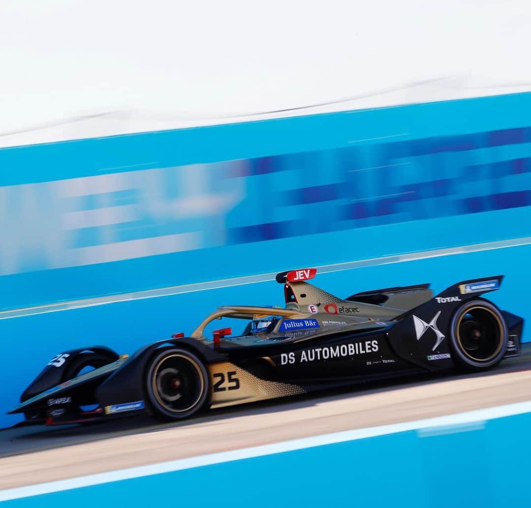 ジャン＝エリック・ベルニュのインスタグラム：「It’s a new day, let’s keep fighting 👊🏼  #BerlinEPrix #ABBFormulaE #DSTecheetah #DSPerformance #DSAutomobiles #DSETenseFE20 #TagHeuer #RaceAhead #JEV25」