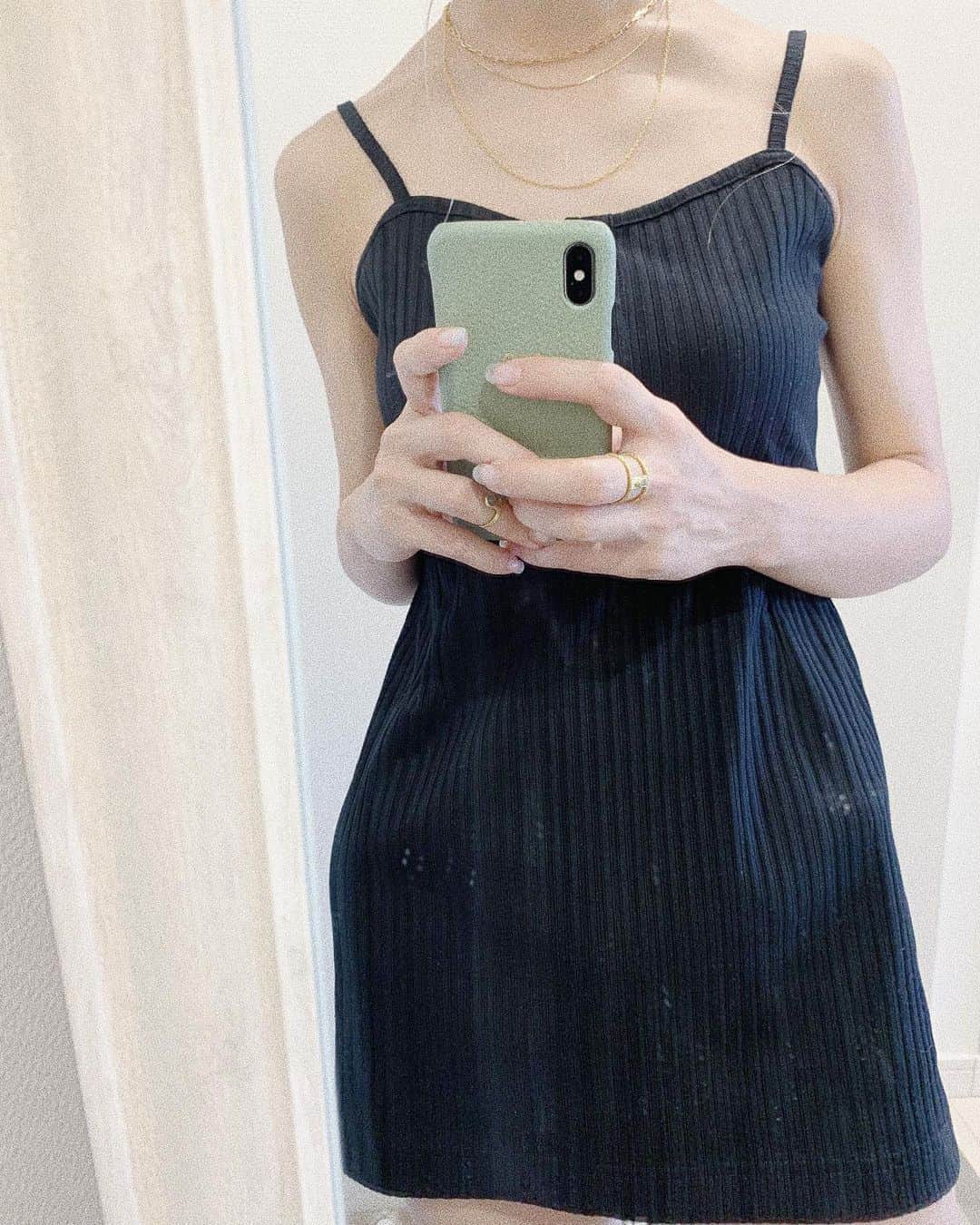 中谷愛のインスタグラム：「今日。夏に着るblackもすき🖤 ネックレスは @gray____accessories  #ai__code」