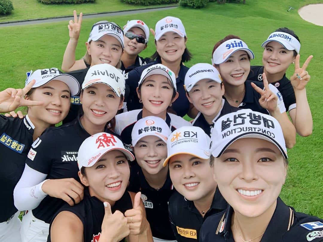 ユ・ソヨンさんのインスタグラム写真 - (ユ・ソヨンInstagram)「💙해외연합팀💙 . 내일부터 열리는 @golf.champstrophy ! 우리팀 모두 힘내서 좋은경기 해보아요🙂🙃 . #해외연합팀 #박인비인비테이셔널 #챔피언스트로피」8月6日 18時30分 - 1soyeonryu