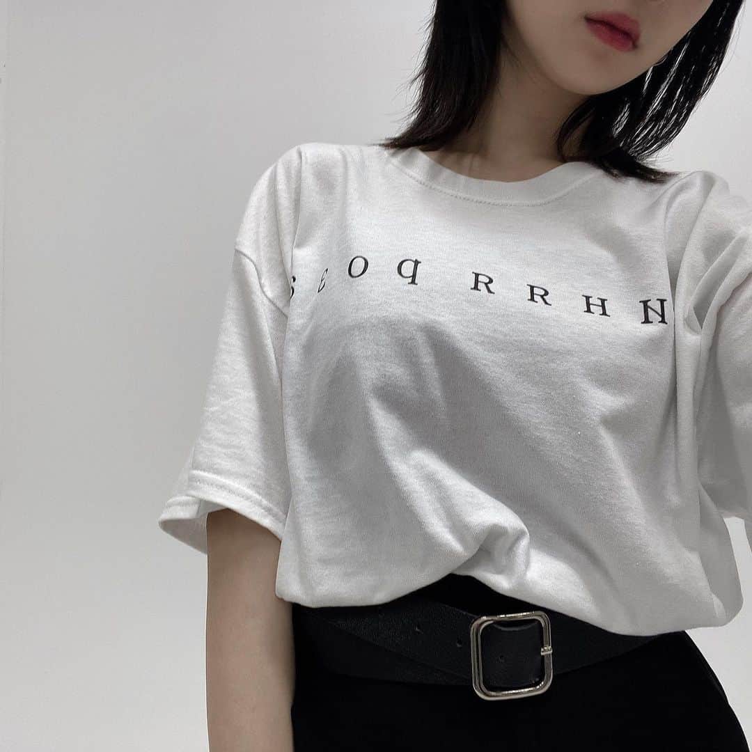 小畑優奈のインスタグラム：「・ ・ ・ ・ デザインしたTシャツお気に入りすぎて たくさん着てます🥀 ・ ・ ・ ・」
