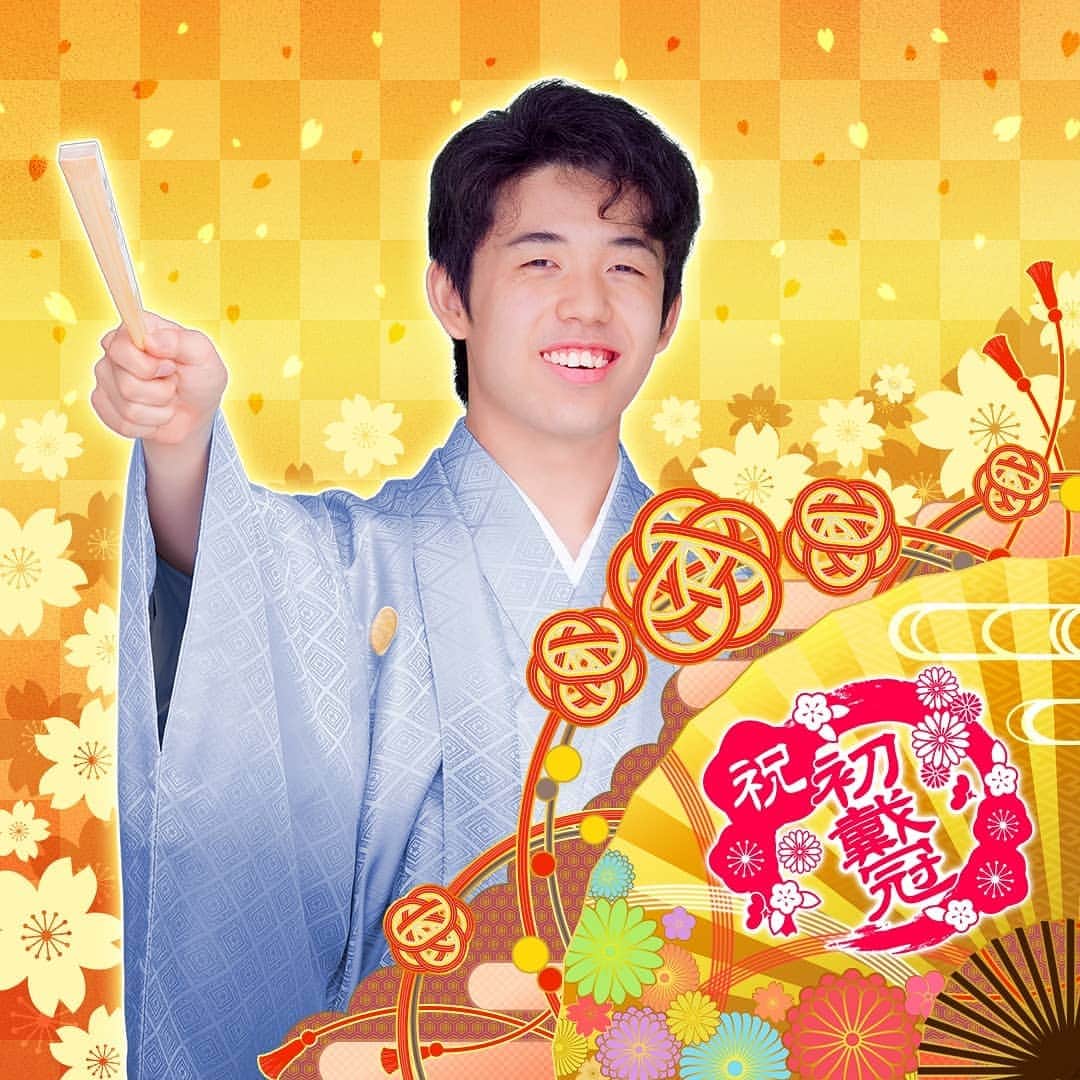 のインスタグラム：「#藤井聡太  棋聖の初タイトル獲得を、Instagram限定画像にて改めてお祝いいたします。 ※過去に投稿いたしました画像のデザインを一部変更いたしました。 #将トレ 開発メンバー一同、これからも益々のご活躍を祈念申し上げます。 #将棋」
